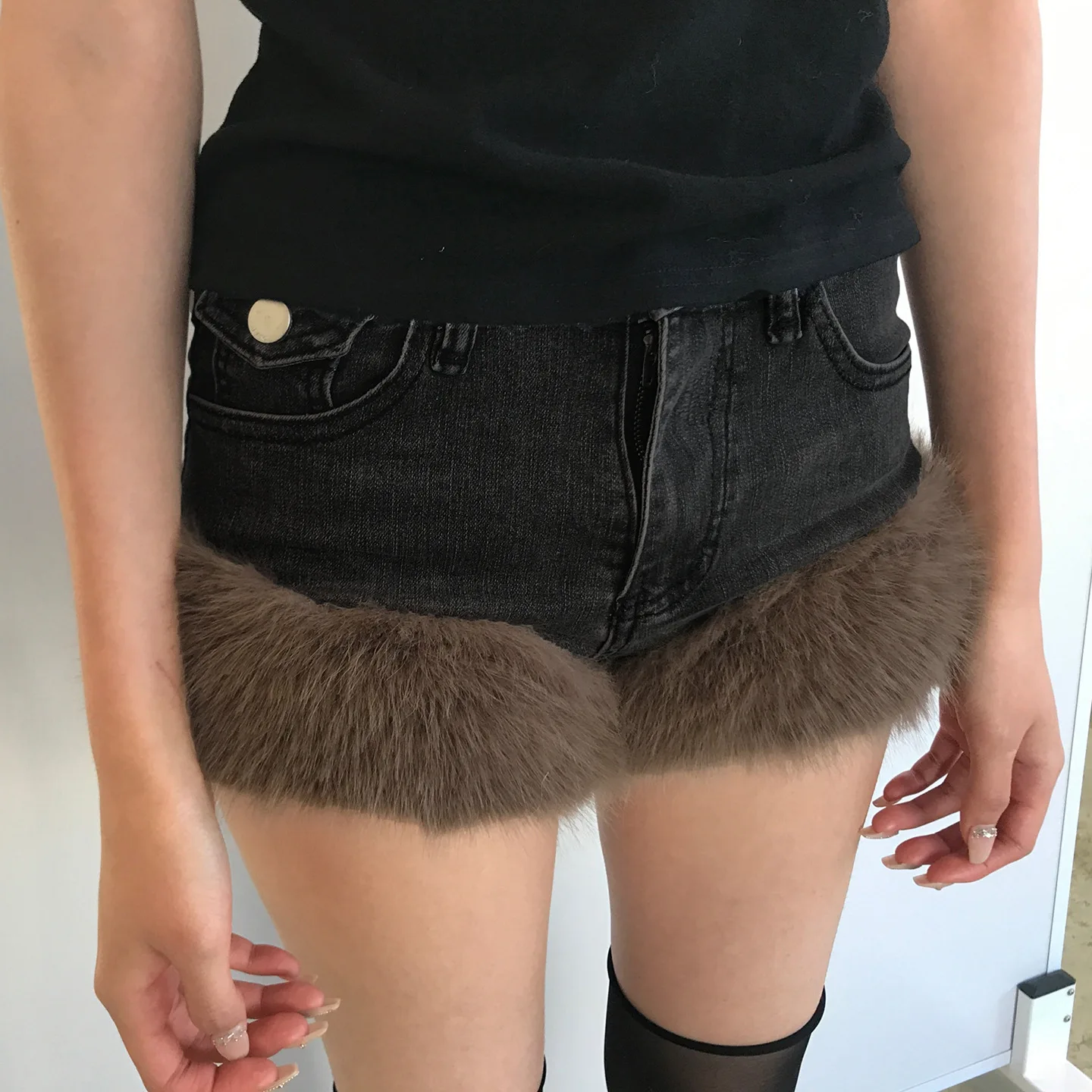 

2025 Autumn and Winter New Women's Fluffy Splicing Denim Shorts Spice Girl Y2k Low Waist Hot Pants Booty Shorts