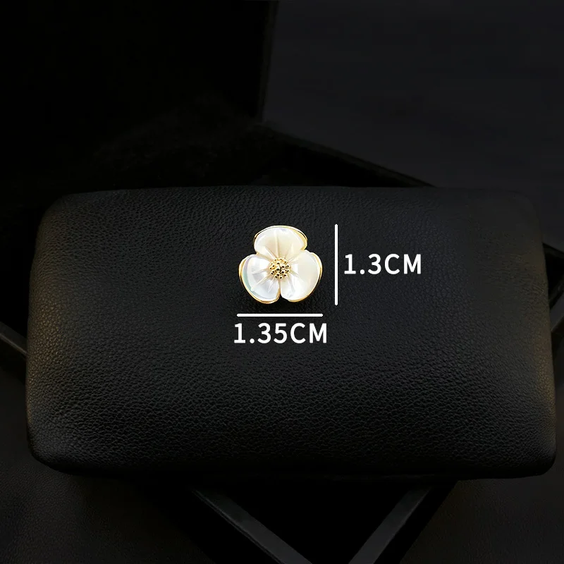 Shell Flower Brooch Small Shirt Anti-Exposure Buckle Cardigan Corsage White Jewelry Collar Pin Clothing Accessories 3708