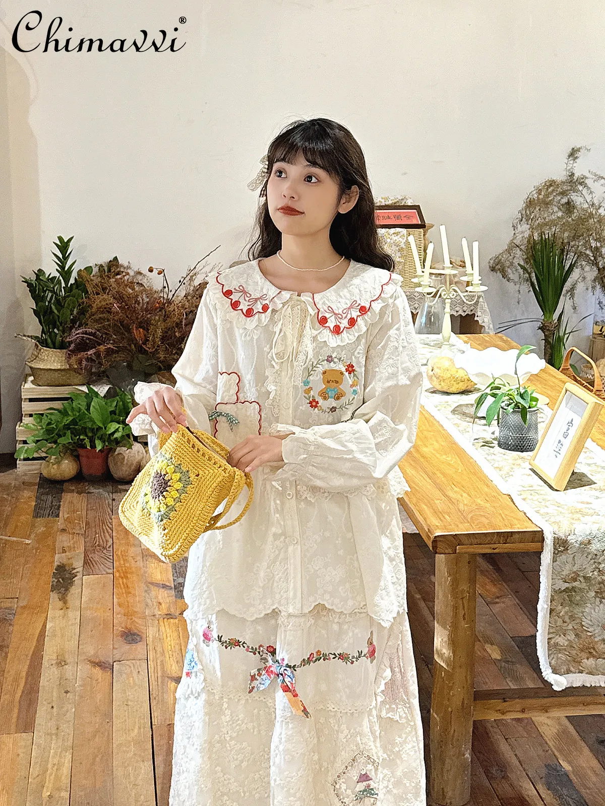 Süßes Mädchen-gesticktes Puppenkragen-Hemd, 2025, Frühling und Sommer, neues Retro-Hemd mit niedlichem Bären-Puppen-Hemd, Kawaii-Temperament, Damen-Top