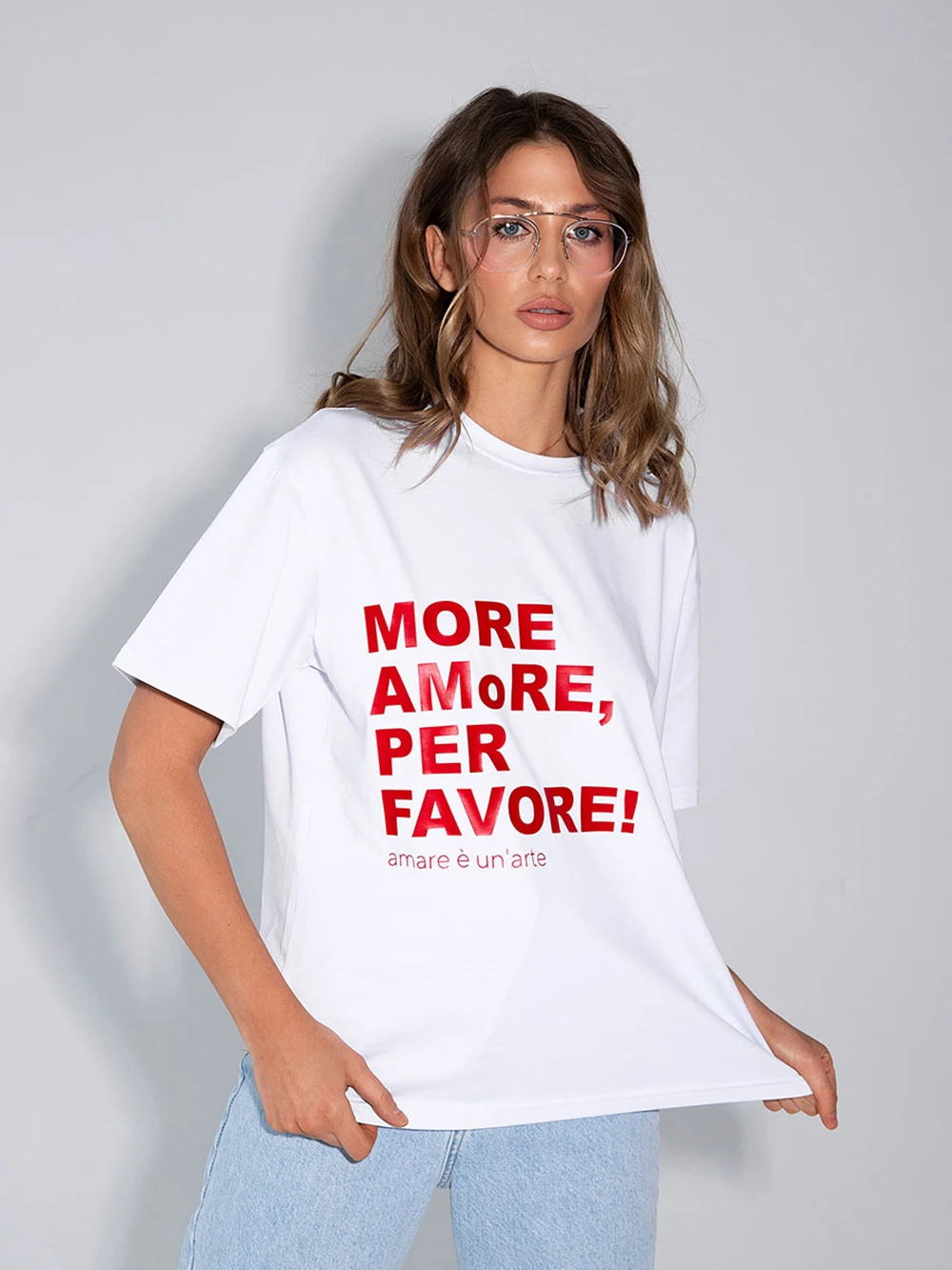 

Женская футболка в итальянском стиле Love Is an Art Большая белая футболка с красным принтом More Amore Летняя хлопковая модная футболка