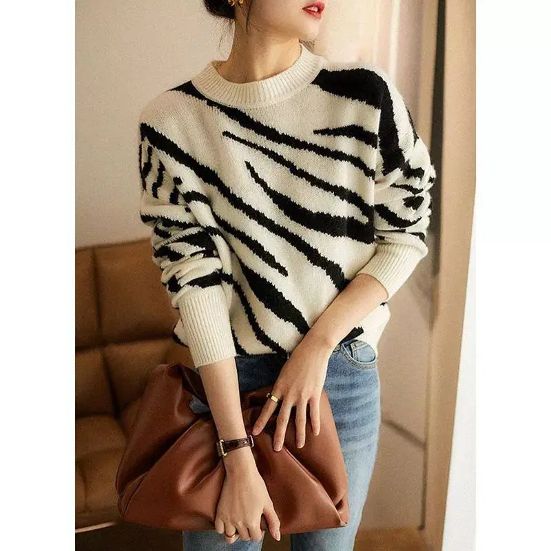 Fashion Loose Round Neck Zebra Pattern Sweaters Korean Casual Autumn Winter New Long Sleeve Knitted Jumpers Women\'s Clothing