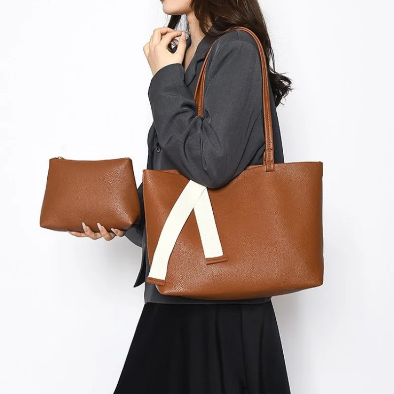 

Classic Elegant Leather Handbag for Women, Luxury Brand Crossbody Style, Popular Designer Shoulder Bag Daily Use