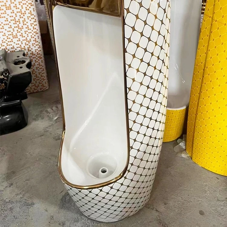 Urinal emas terintegrasi model berdiri untuk pria dengan sensor induksi