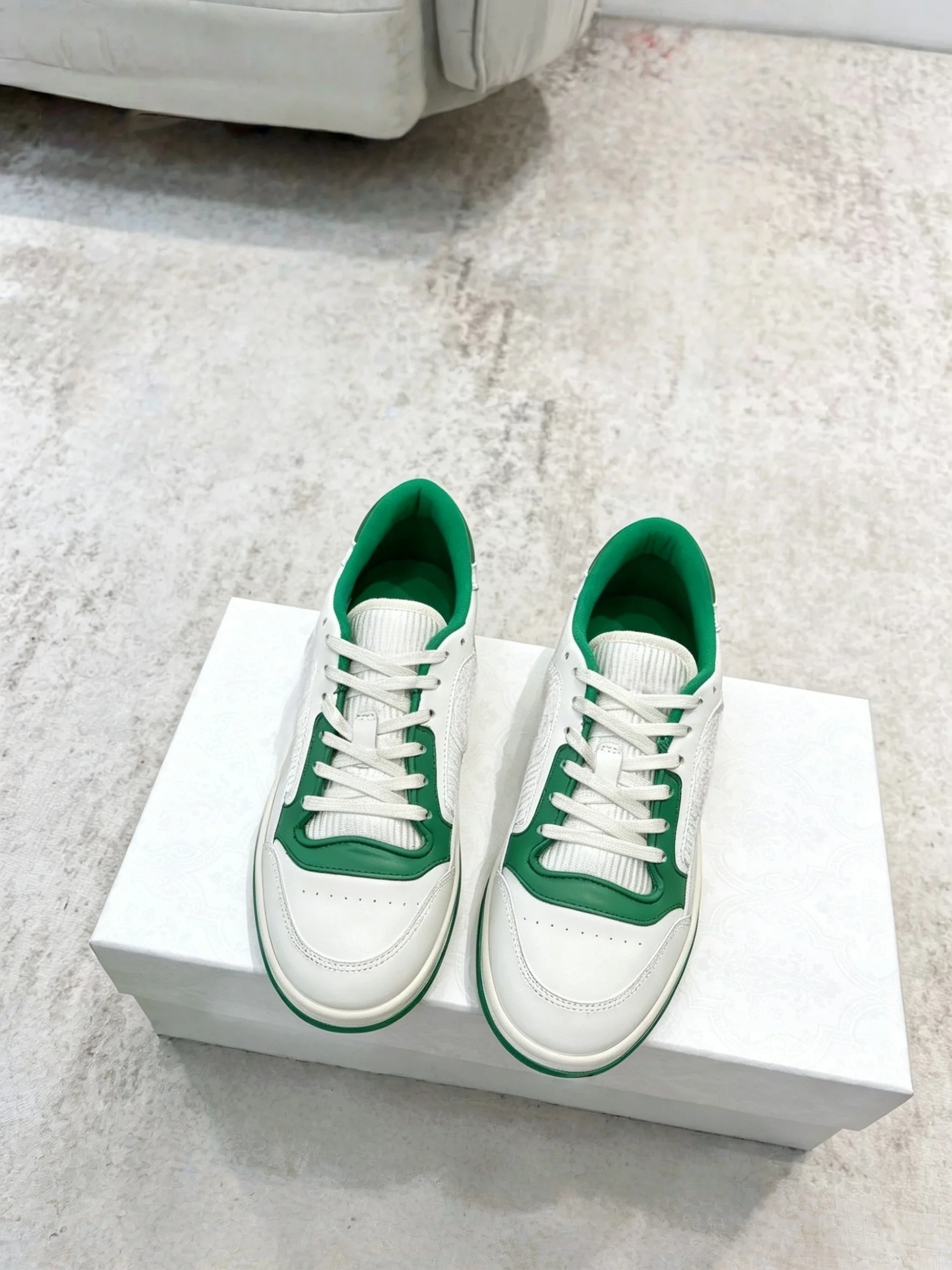 Summer White Sneakers Unisex Retro Color-blocked Sneakers Low-top Genuine Leather Casual Shoes Lace-up Skateboard Shoes Gifts view 2