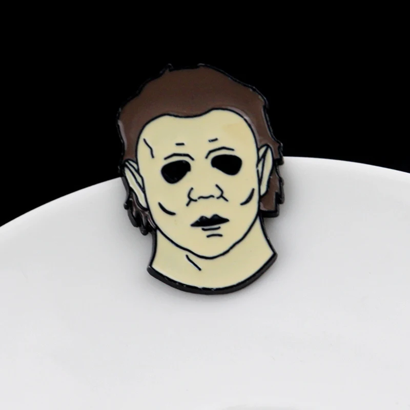 Halloween Michael Myers spilla smaltata per vestiti distintivi su zaino spille da bavero decorazione regali accessori per gioielli