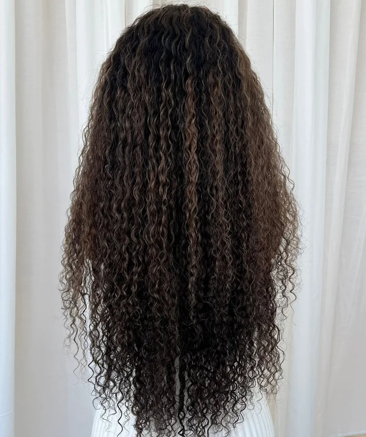 ยาว 28 นิ้วไฮไลท์ Deep Wave วิกผมสังเคราะห์ลูกไม้ด้านหน้าด้านหน้าสีน้ําตาลน้ําผึ้งสีบลอนด์วิกผมลูกไม้ด้านหน้าด้านหน้า Deep Curly Pre Plucked วิกผม