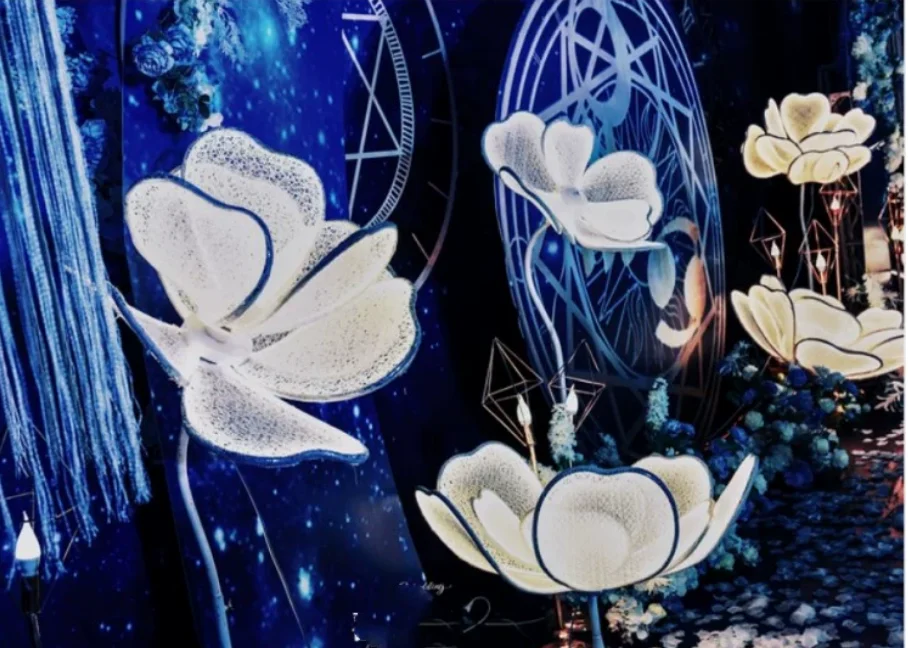 A guide to the welcome area for the new wedding props, with a background screen featuring illuminated peony LED guiding petals
