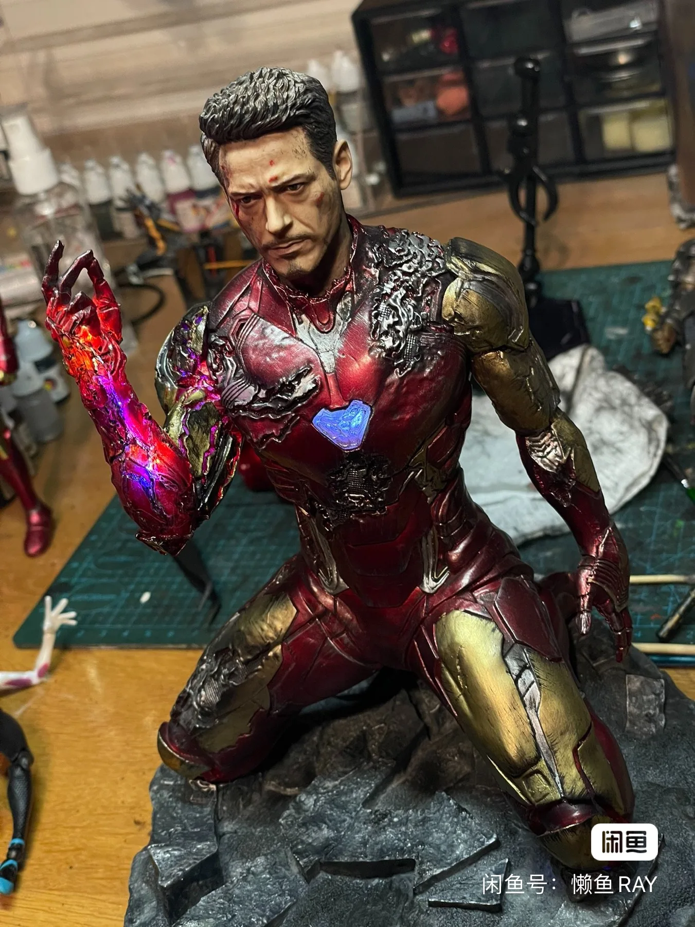 2024 Marvel Illuminated Iron Man Finger Snapping Statues Action Figures Avengers Endgame Ironman Kneeling Collectible Cool Toys