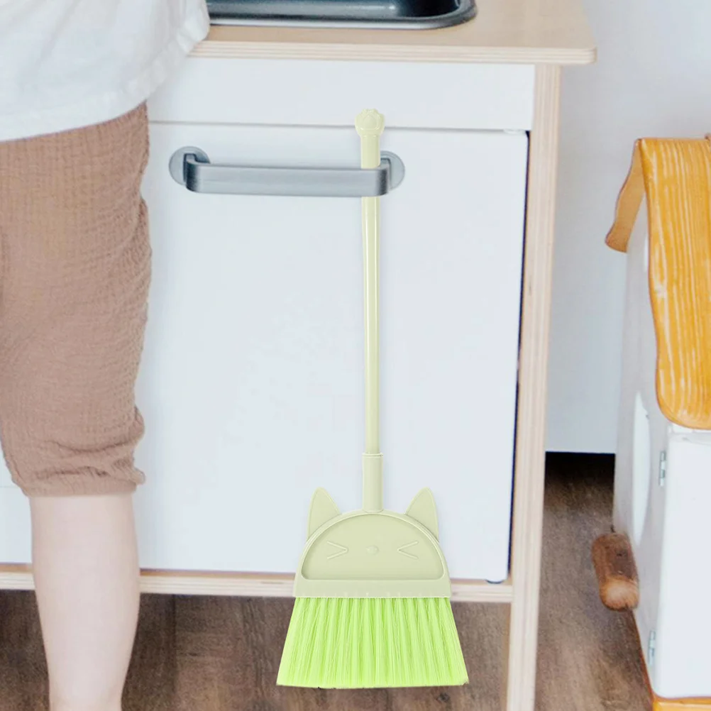 Juego de Mini escoba para niños, 3 uds., limpieza de dibujos animados para interiores y exteriores, suministros para el hogar, escobas para niños, escobas para niños pequeños