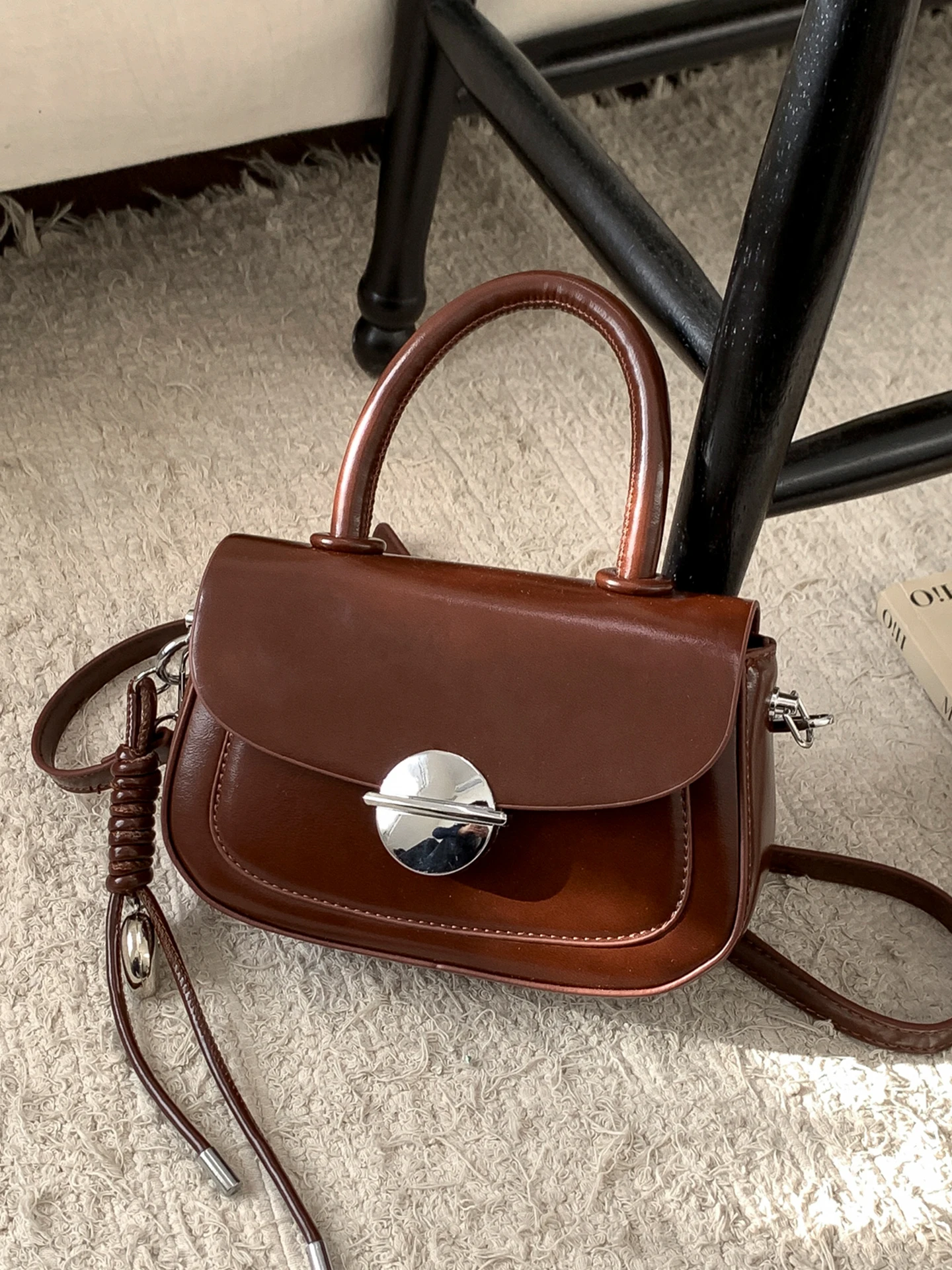 

Retro Handbag Solid Color Texture Glossy PU Leather Crossbody Bag Fashionable Versatile Shoulder Bag Women's Small Square Bag