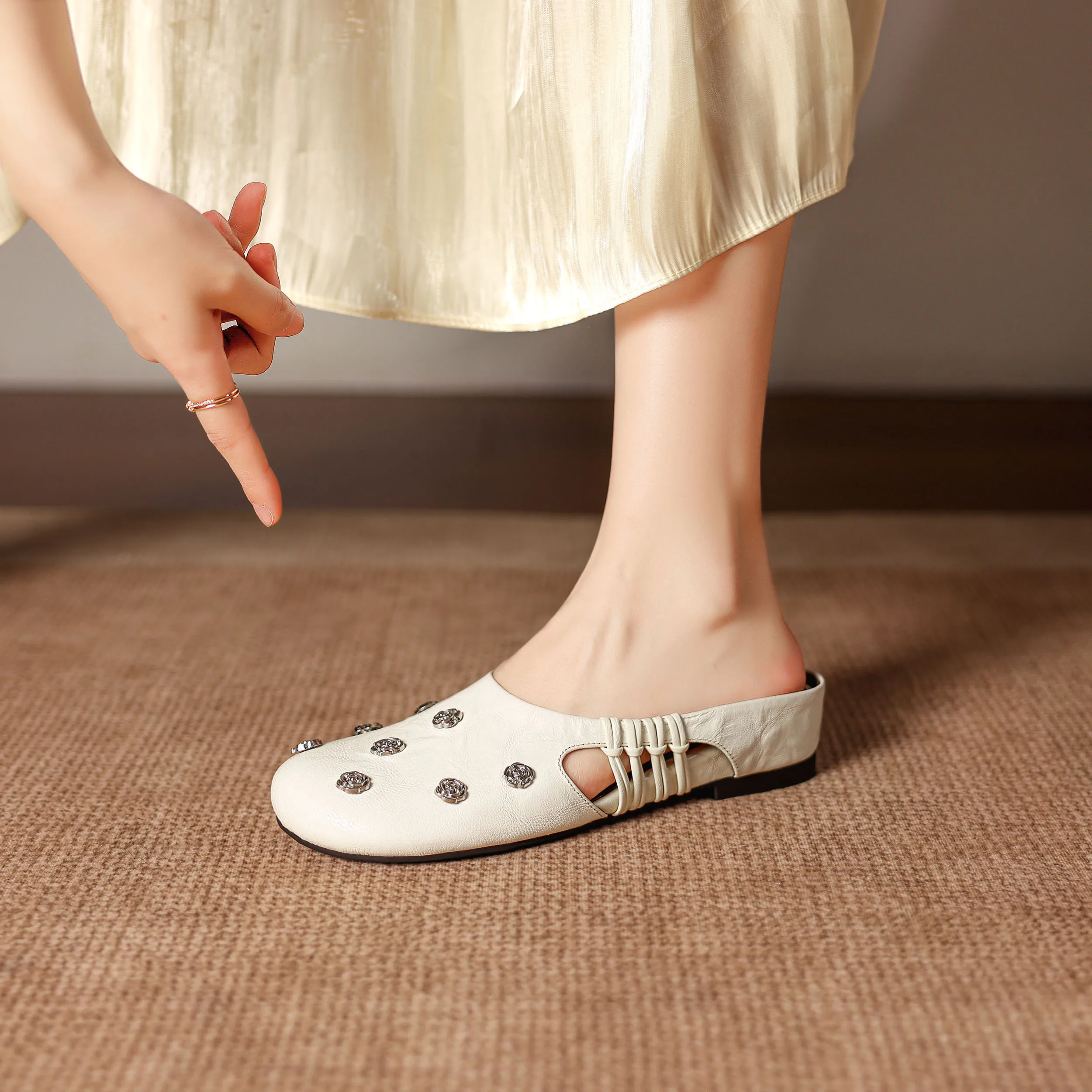 

Genuine Leather Sheepskin Women's Sandals,Round Toe Hollow out Breathable Summer Slippers,Rivet Women Mules,Fashion Women Shoes