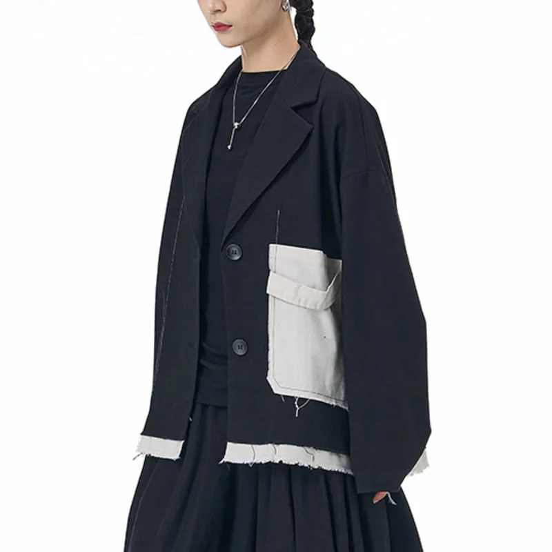 เสื้อเบลเซอร์ผู้หญิง HKSH รุ่นใหม่สำหรับฤดูใบไม้ผลิและฤดูใบไม้ร่วง ปกแบบนูน กระดุมแถวเดียว กระเป๋าแบบดิสเทรส ตัดสีทันสมัย สไตล์ลำลอง รุ่น HK13154