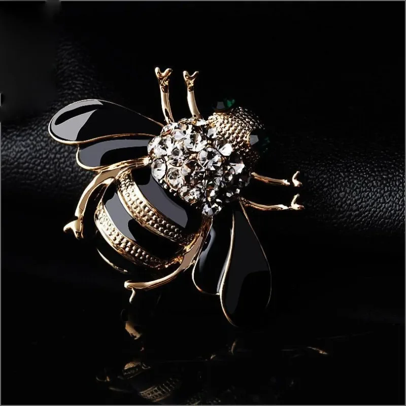 Exquisite Cute Bee Broochs for Women Luxury Black Enamel Crystal Zircon Anime Pins for Backpacks Jewelry Accessories Friend Gift