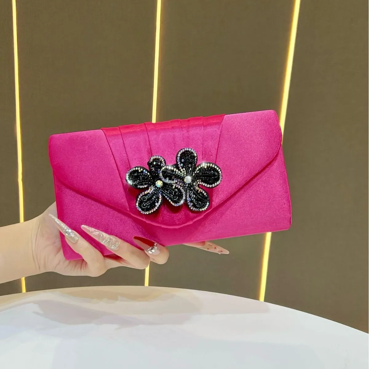 

Diamond Dinner Bag Premium Satin Celebrity Shoulder Crossbody Bag Fashion Party Ladies Clutch Bag