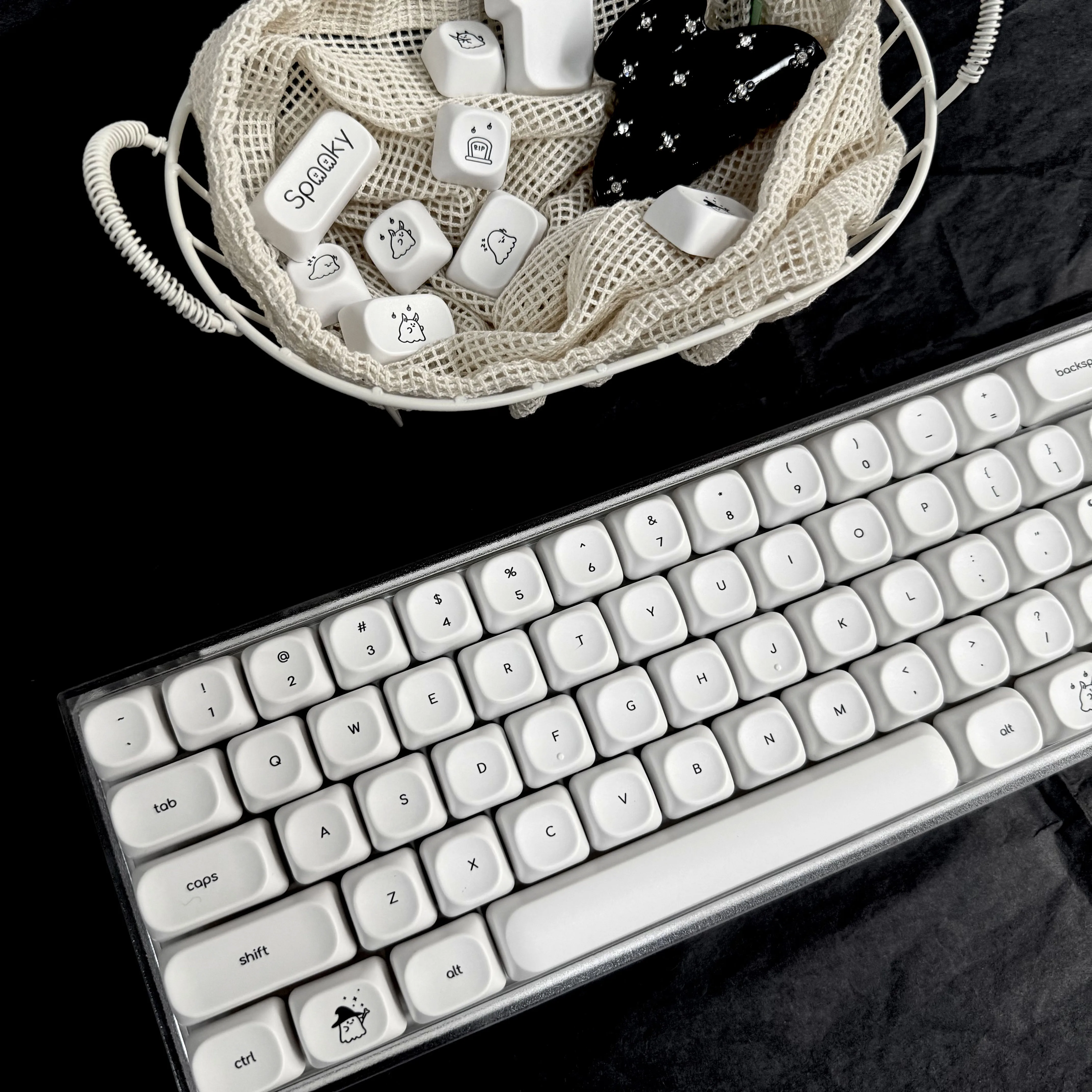 Cute Ghost Pattern PBT Keycaps MOA Profile White Key Caps DIY Custom Keycap Set for Gaming Mechanical Keyboard 61 68 87 98 108