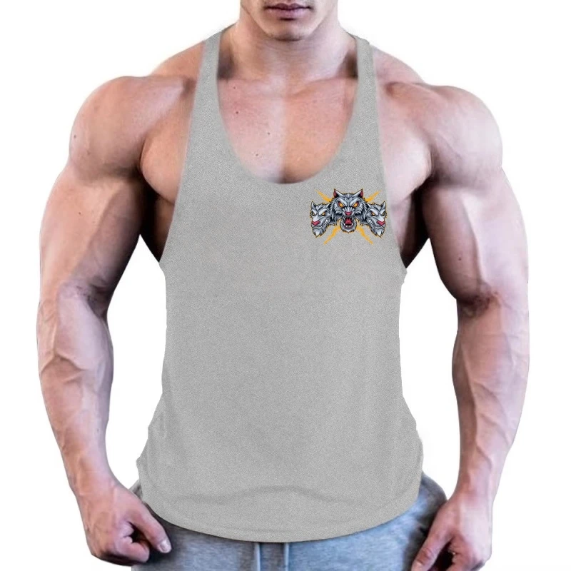 قميص بدون أكمام للرجال لعام 2025 - قميص داخلي للياقة البدنية بقصة ضيقة مع ثلاثة رؤوس وولف لايتنينج مطبوع من القطن لصالة الألعاب الرياضية وكمال الأجسام