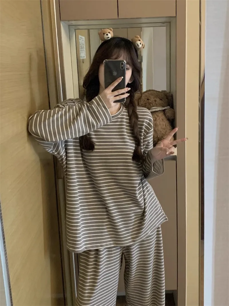 

Женские пижамные комплекты: желтые, с бисером, леопардовым принтом, золотистые, серебристые, термовелюровые, с эффектом мятой ткани, модал, с пайетками, влагоотводящие, очаровательные, для офиса (OL)