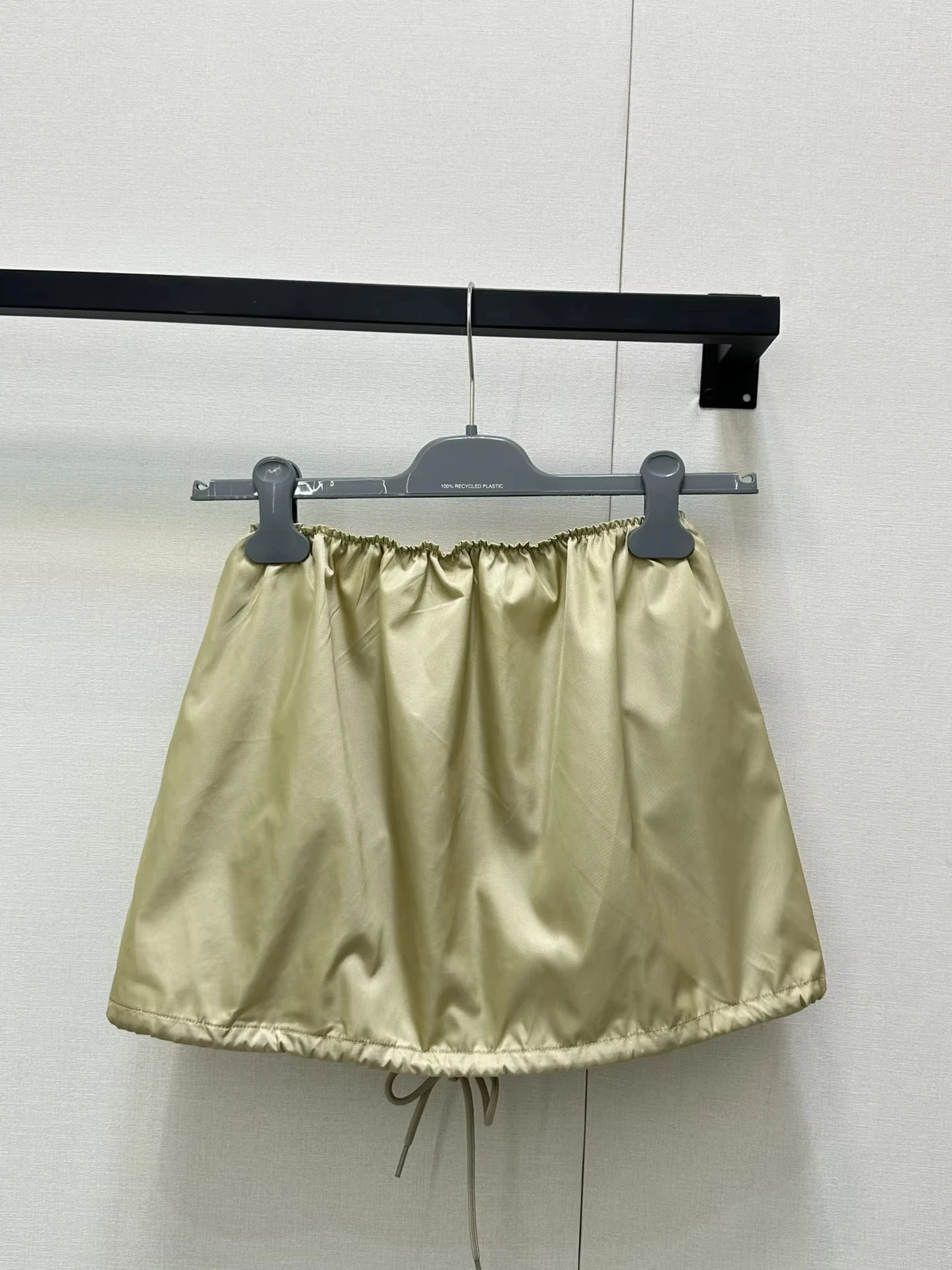 

Designer Brand Coffee Color Triangle Label Double Pockets Zipper Skirt Texture Premium Wear Comfortable Meticulous Workmanship