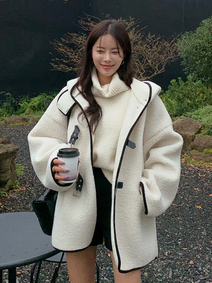 Chaqueta de Piel de Cordero de Diseño Retro de Alta Gama para Mujer, Estilo Invernal, Color Leche, Abrigo Rejuvenecedor con C...