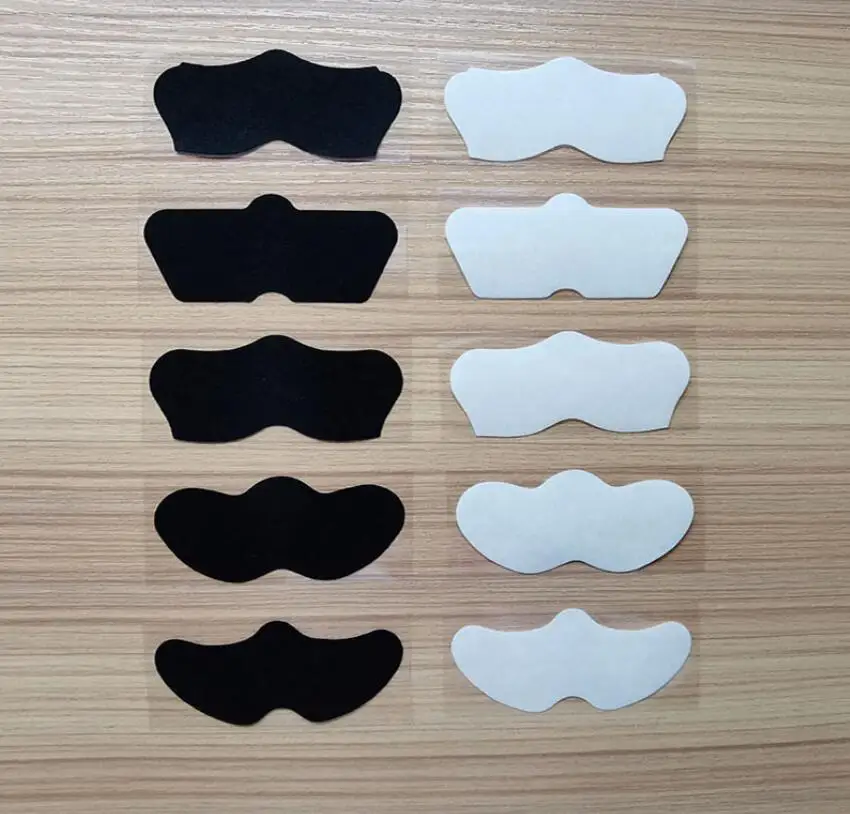 La pasta per maschera nasale a strappo al carbone di bambù da 10 pezzi può rimuovere rapidamente i punti neri e i comedoni e ripristina un naso rinfrescante