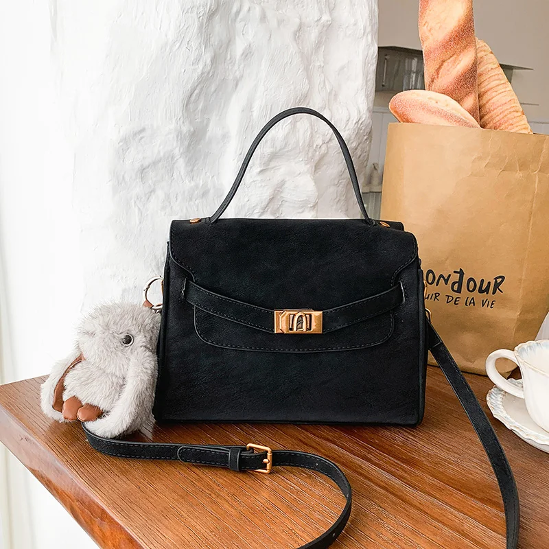 

Famous Designer Elegant Shoulder Bag: Leather Handbag For Women In Popular Classic Luxury Brand Style