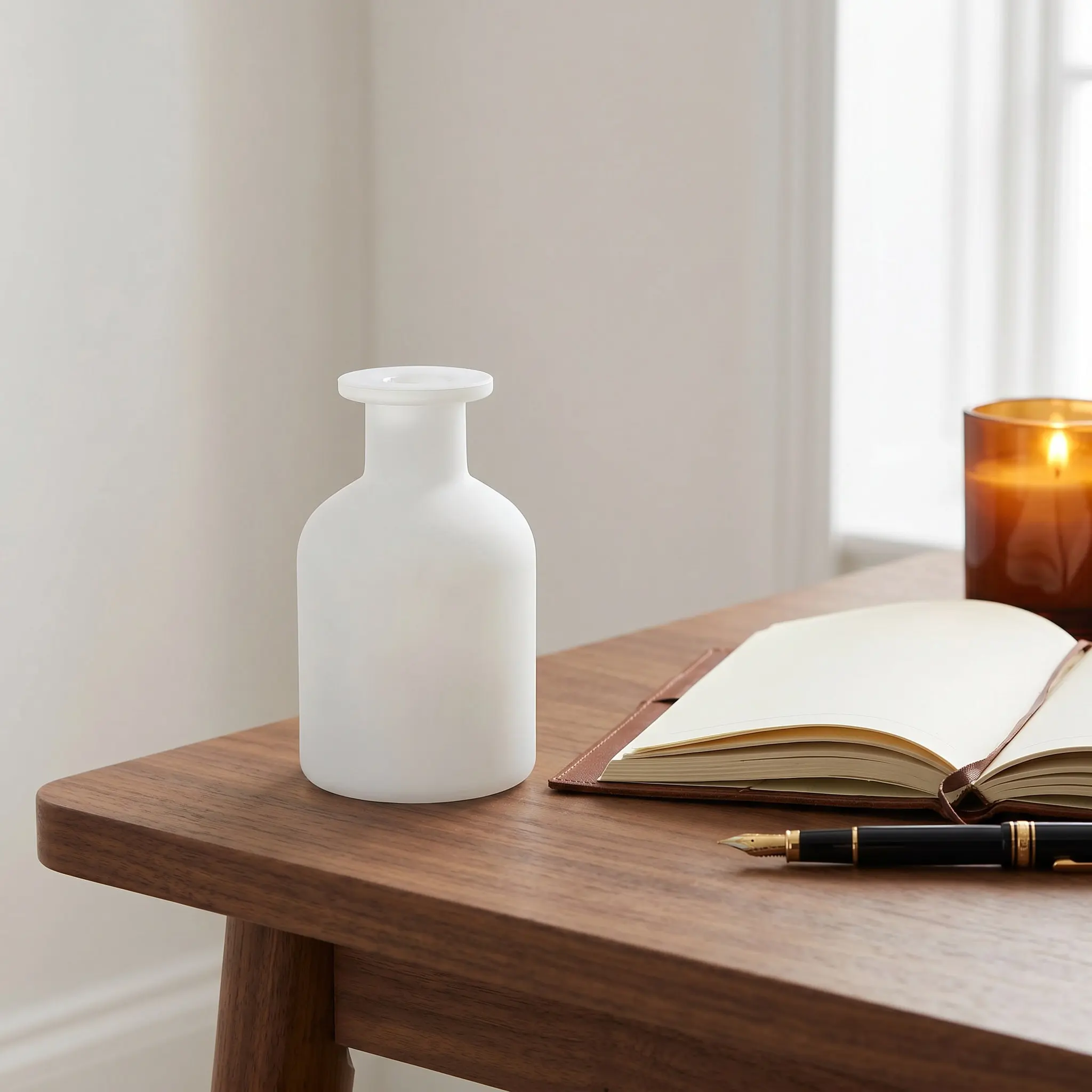 2Pcs Round Glass Aromatherapy Reed Diffuser Bottles Empty Fragrance Container Elegant Refillable Essential Oil Holder for Home