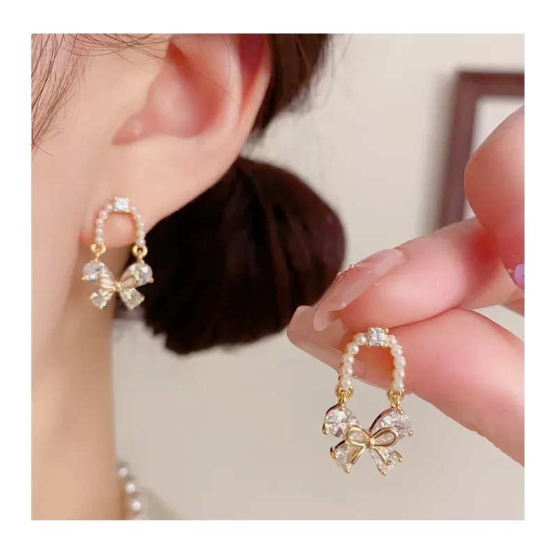 

Exquisite Fashion Light Luxury Pearl Butterfly Earrings Femininity Simple Gentle Versatile Earrings