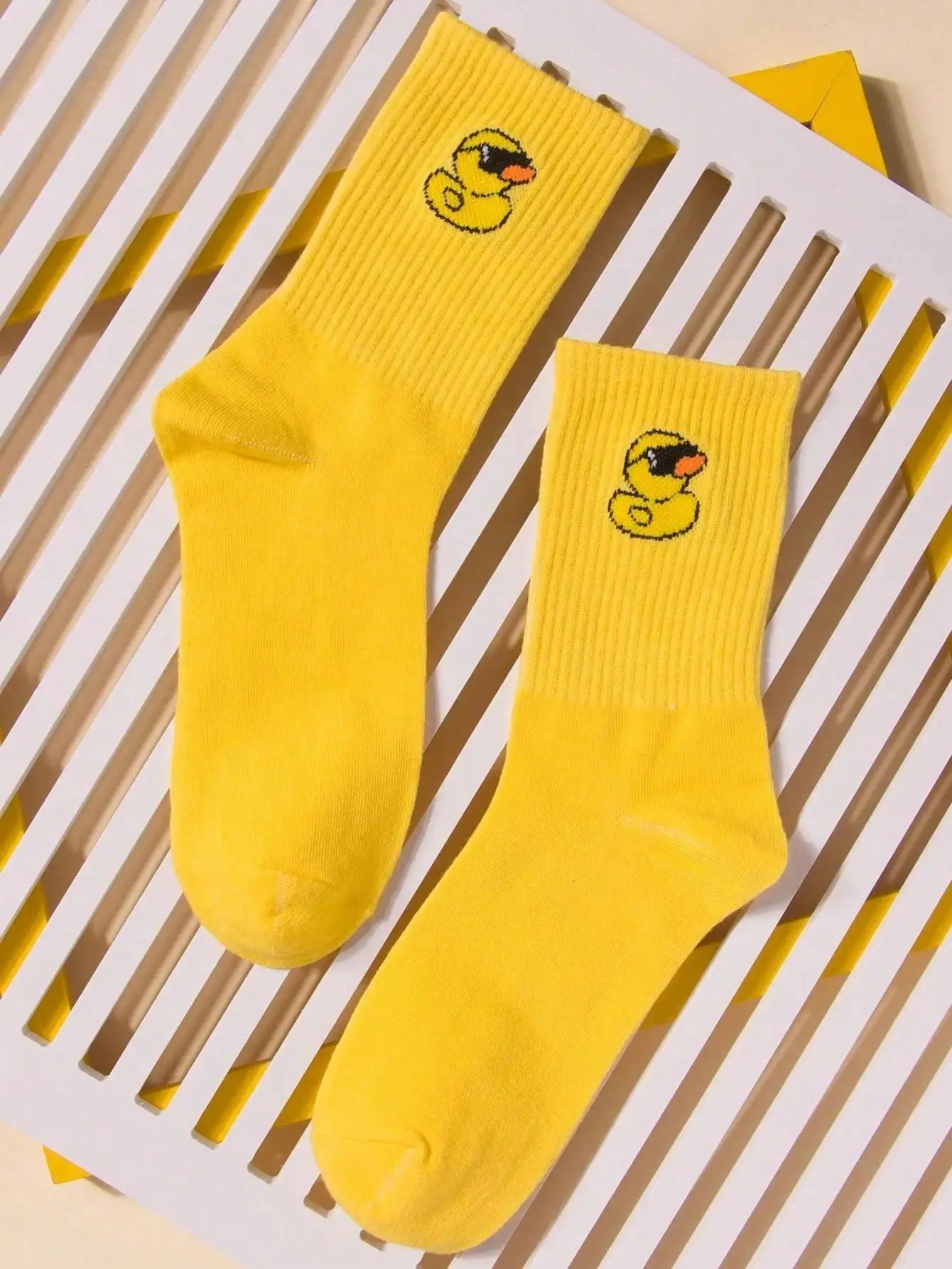 

1 пара креативных и стильных мужских носков желтой маленькой утки — удобные и дышащие носки до середины икры