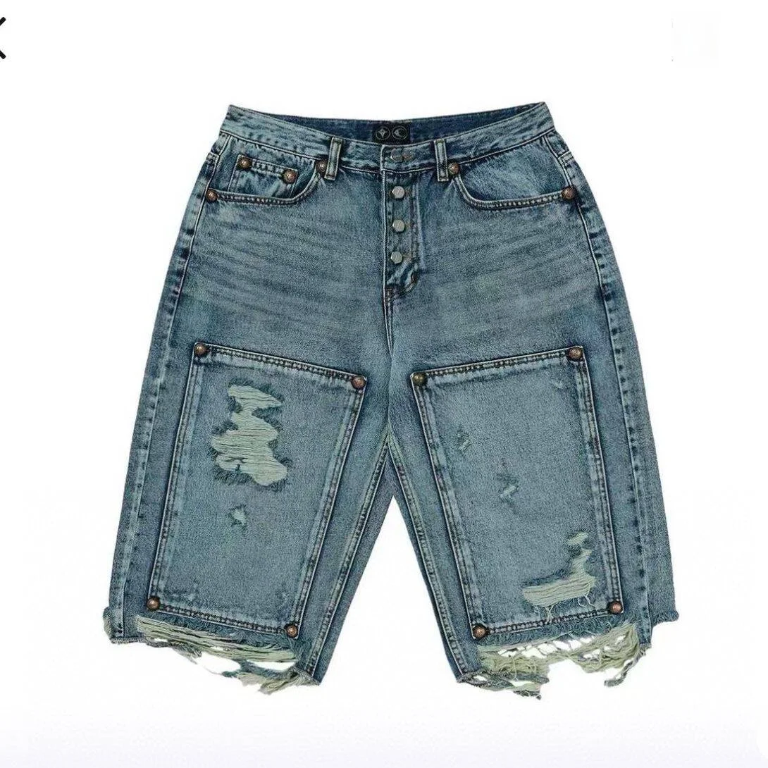 

Loose Fit American Sle THUG CLUB Jeans orts Men's High Waist Five-Quarter Length with Stitched Logo And Ripped Design