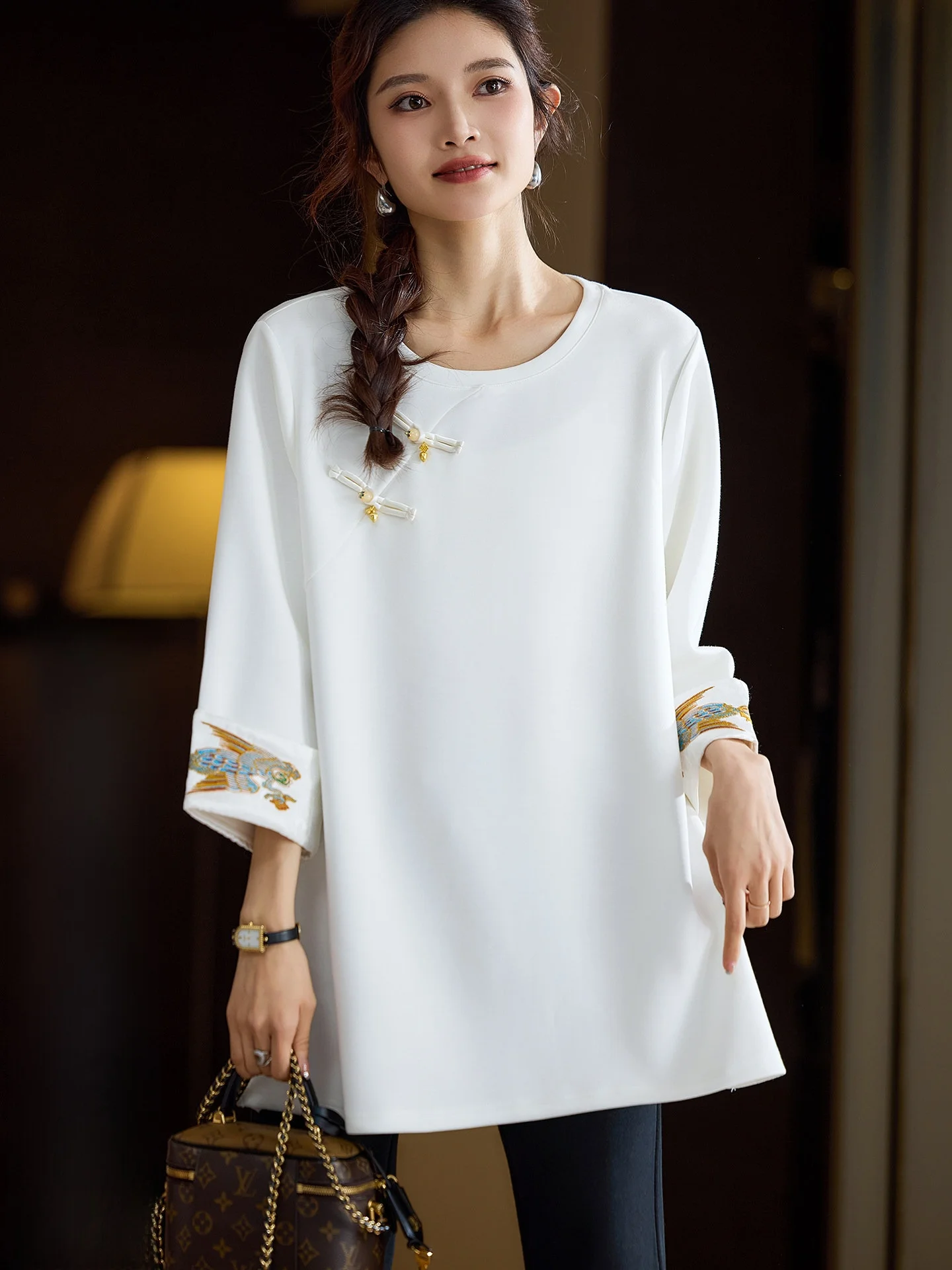 

Элегантная женская футболка средней длины с вышивкой, белая, в стиле ретро, китайский стиль, новинка весенней коллекции, большие размеры, топ для женщин от SuMu
