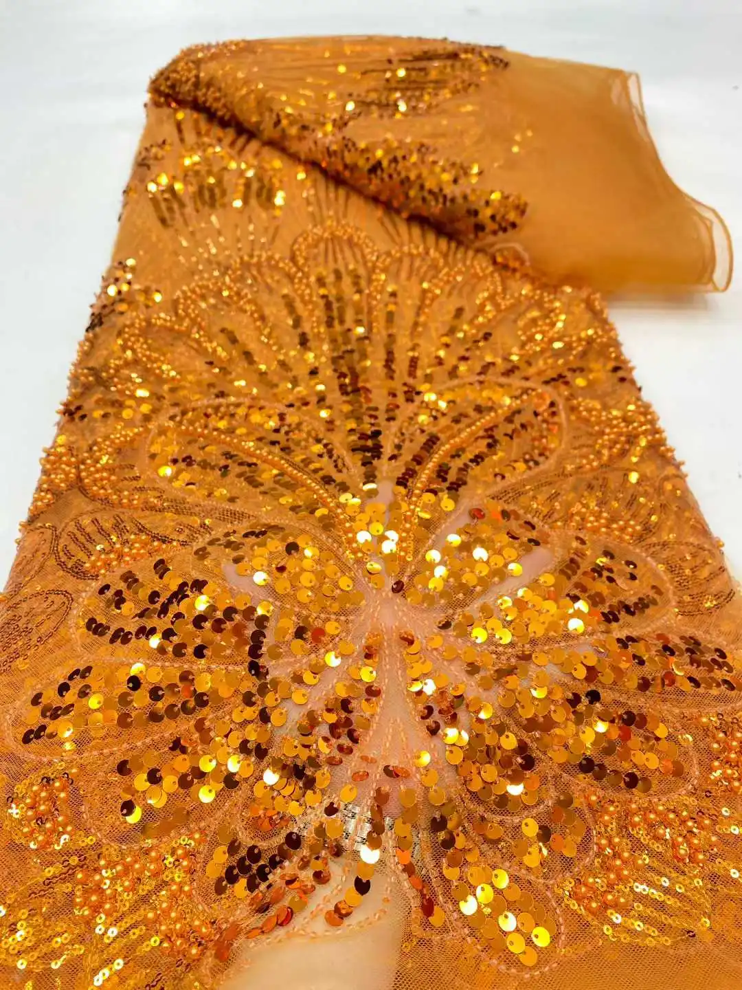 

Роскошная ткань с цветочным дизайном, ручная вышивка, тюль, кружево, бисер, пайетки для шитья, высококачественная новая ткань для женских свадебных платьев 2026 года