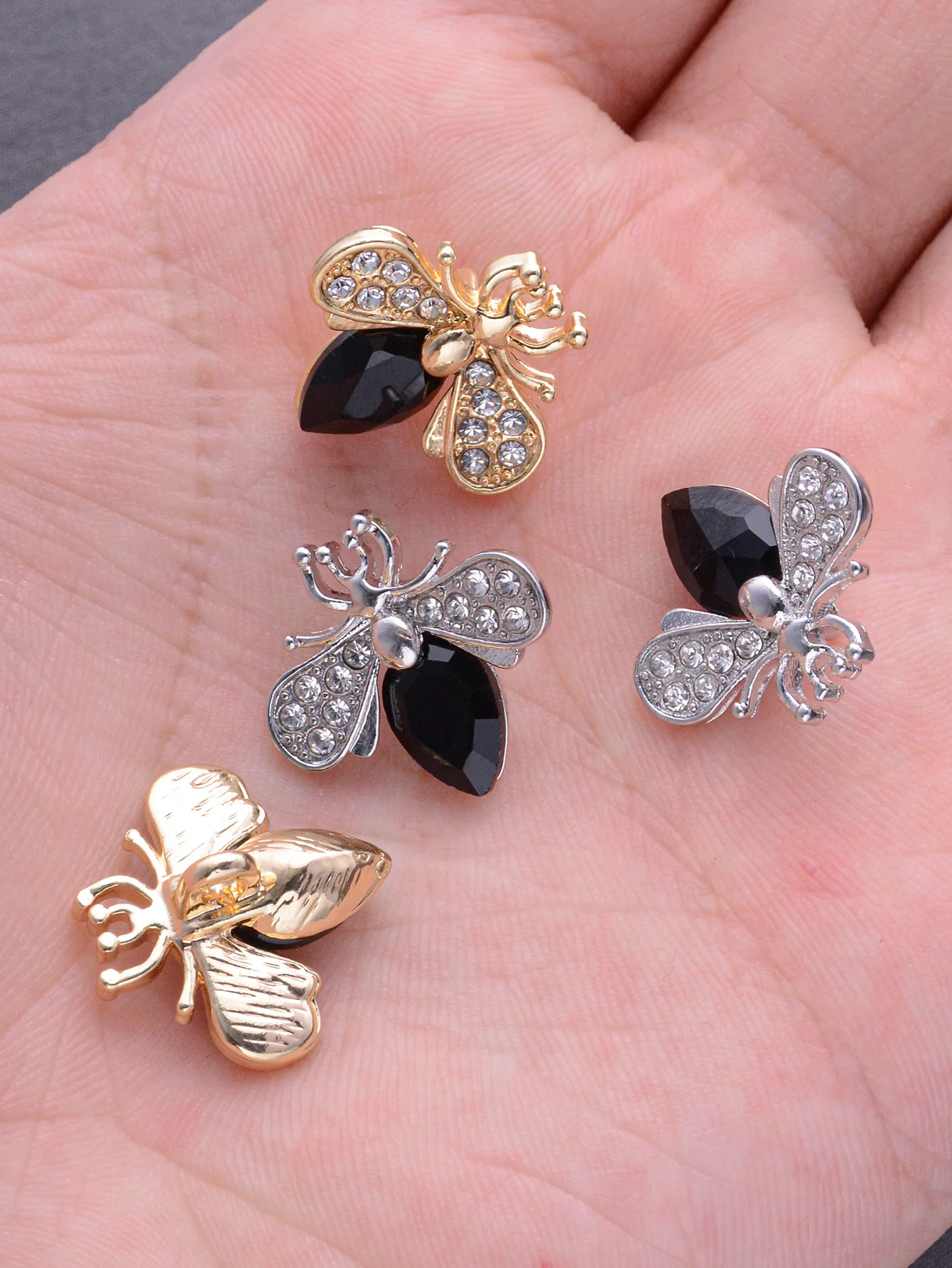 6pcs Fashion Crystal Rhinestone Metal Little Bee Buttons For Sweater Coat Shoes Decor DIY Shank Sewing Button Jewelry Accessory