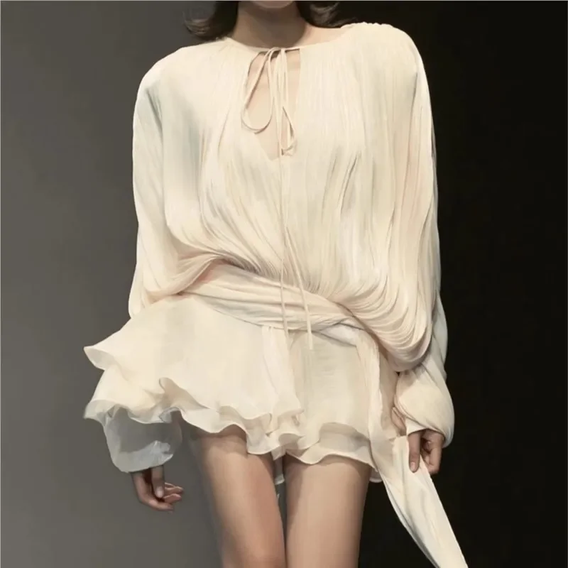 فستان قصير أنيق بأكمام طويلة منتفخة للنساء جديد أنيق برقبة على شكل حرف v وخصر عالٍ فساتين الحفلات المسائية للسيدات لقضاء العطلات