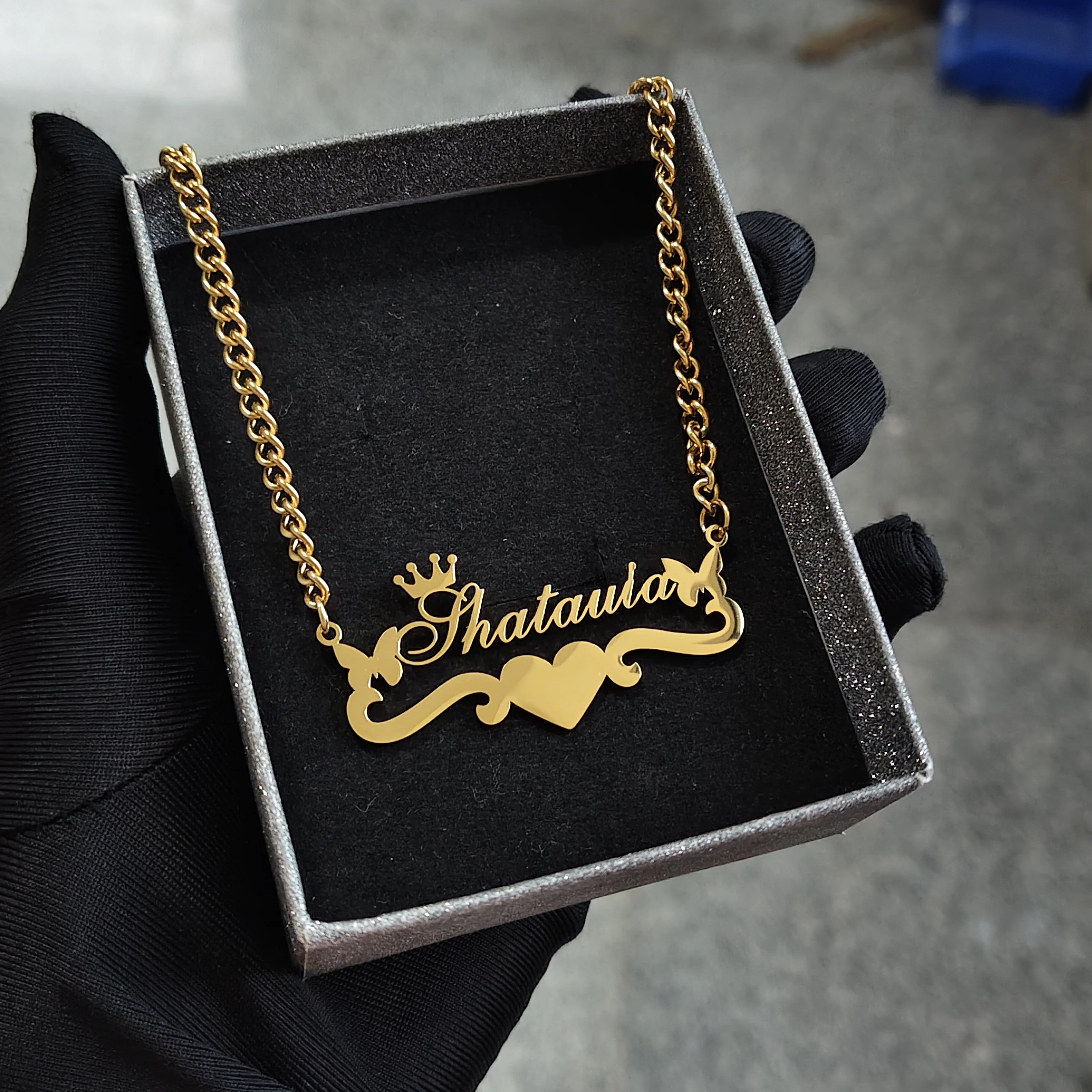 DHQH جديد بالجملة اسم شخصي مجموعة رسالة مخصصة على شكل قلب قلادة فراشة سوار هدية عيد ميلاد مبيعات المصنع