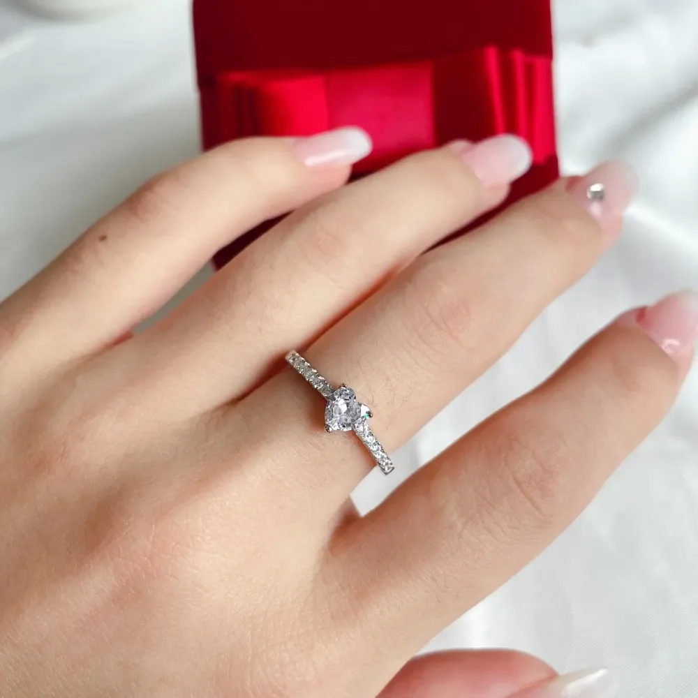 S925 European and American women's pure silver ring luxury and minimalist imitation diamond wedding jewelry wholesale