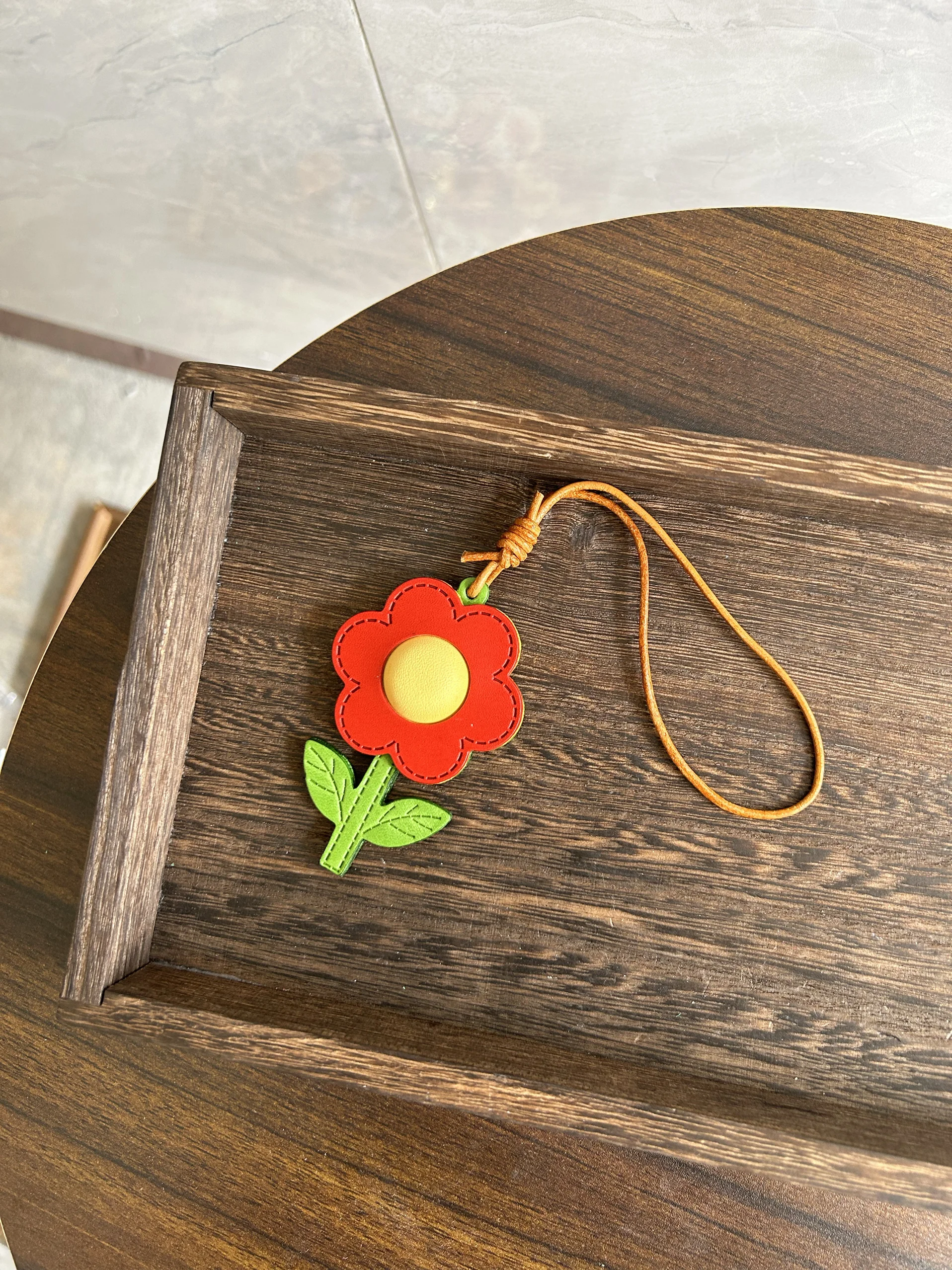 The first layer of cowhide hand-sewn sunflower pendant pet flower pet pendant car charm creative frangipani