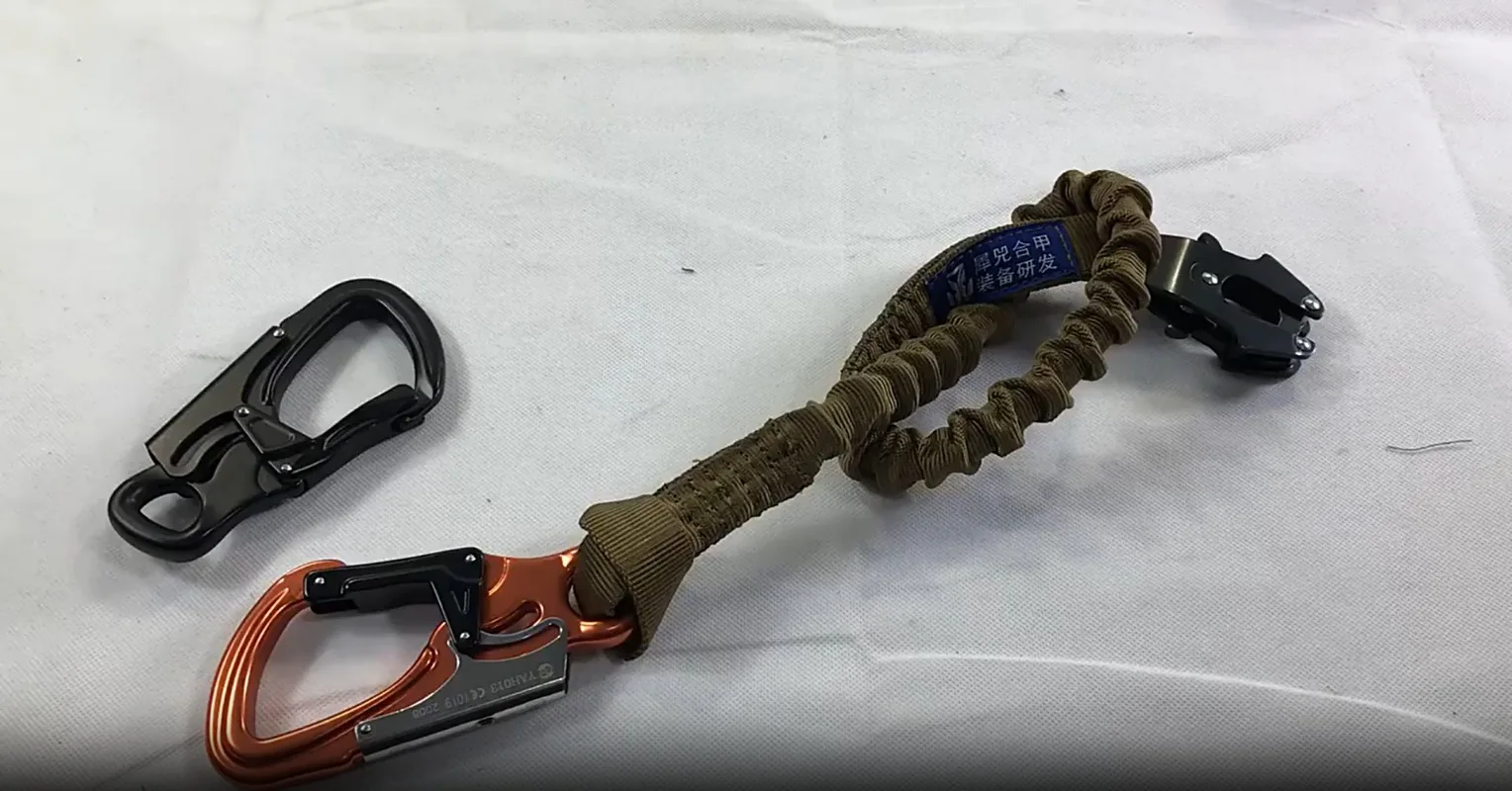 Personal Protection Function CE Certified Double-ended D-buckle Quick Locking Elastic Safety Rope A Tactical Rope with