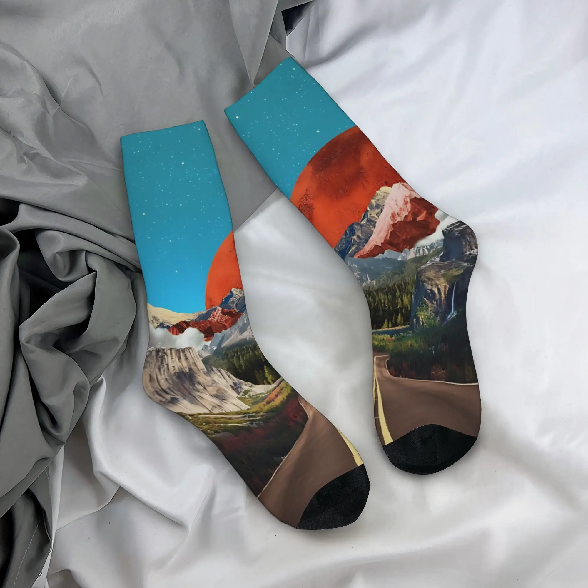 

Mountain Morning Socks Autumn Stockings Funny Men Warm Soft Socks Graphic Skateboard Non-Slip Socks