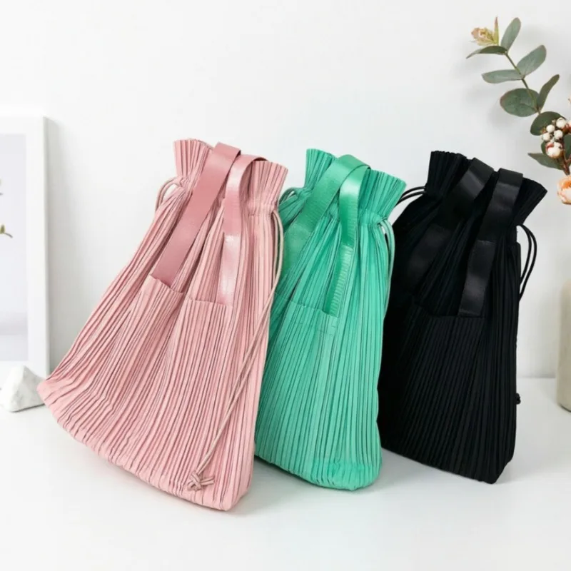pleated-women's-shoulder-bag-fashion-simple-casual-drawstring-closure-tote-bag-candy-color-bucket-handbag-drawstring-bag