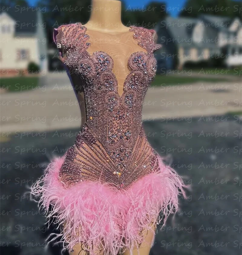 2025 Maßgeschneiderte sexy rosa kurze Ballkleider Glitzer Kristall Feder Mädchen Geburtstag Party Kleider Cocktail Mini Homecoming Robe