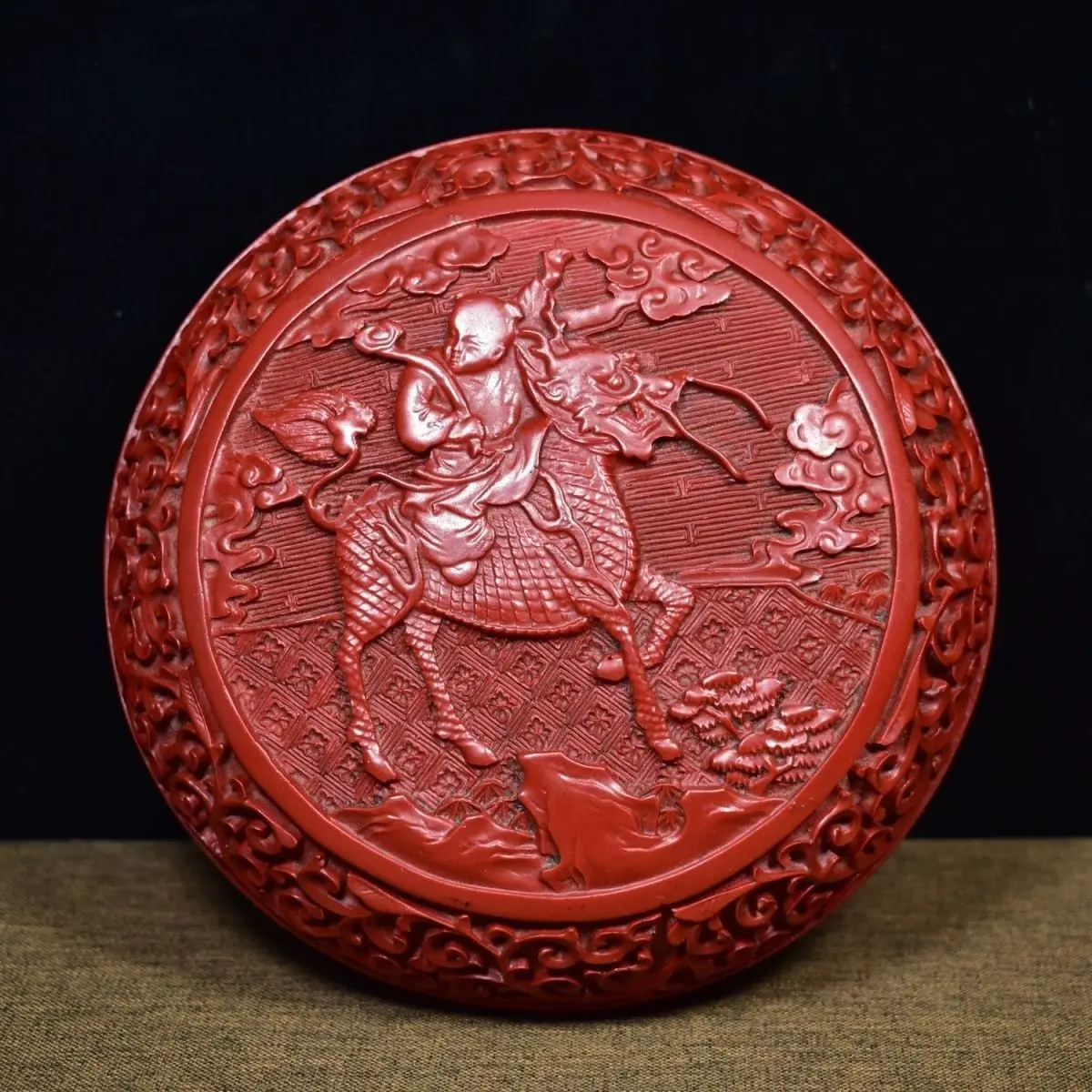 Red carving lacquer unicorn box weighs 368 grams
