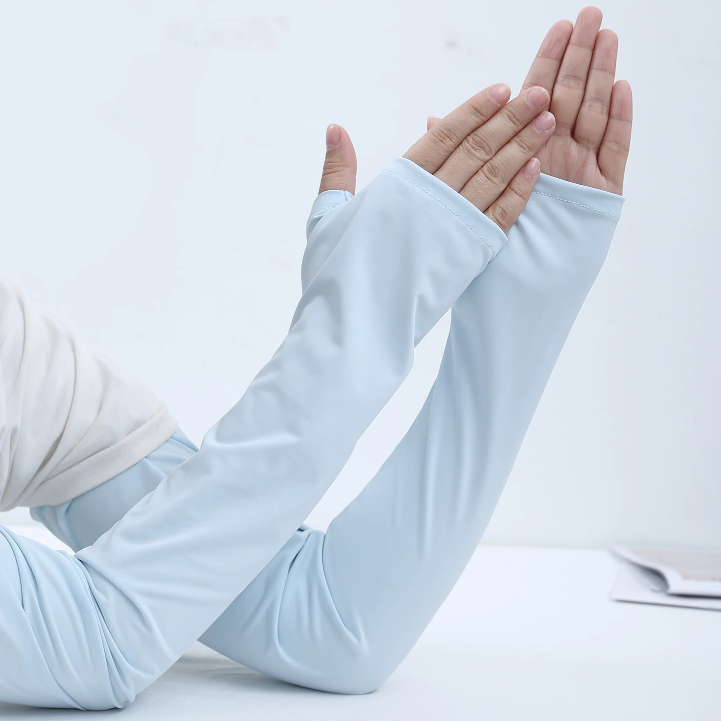 

Cool Arm Sleeves Breathable Sun Protection Ice Slik Sleeves Summer Outdoor Sports Driving Cycling Travel Sleeves Women Men Loos