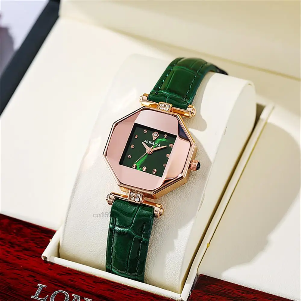 Fashion Simple Brand With Diamonds Square Design Women\'s Quartz Watch High Quality Bamboo Pattern Leather Strap Ladies Watches