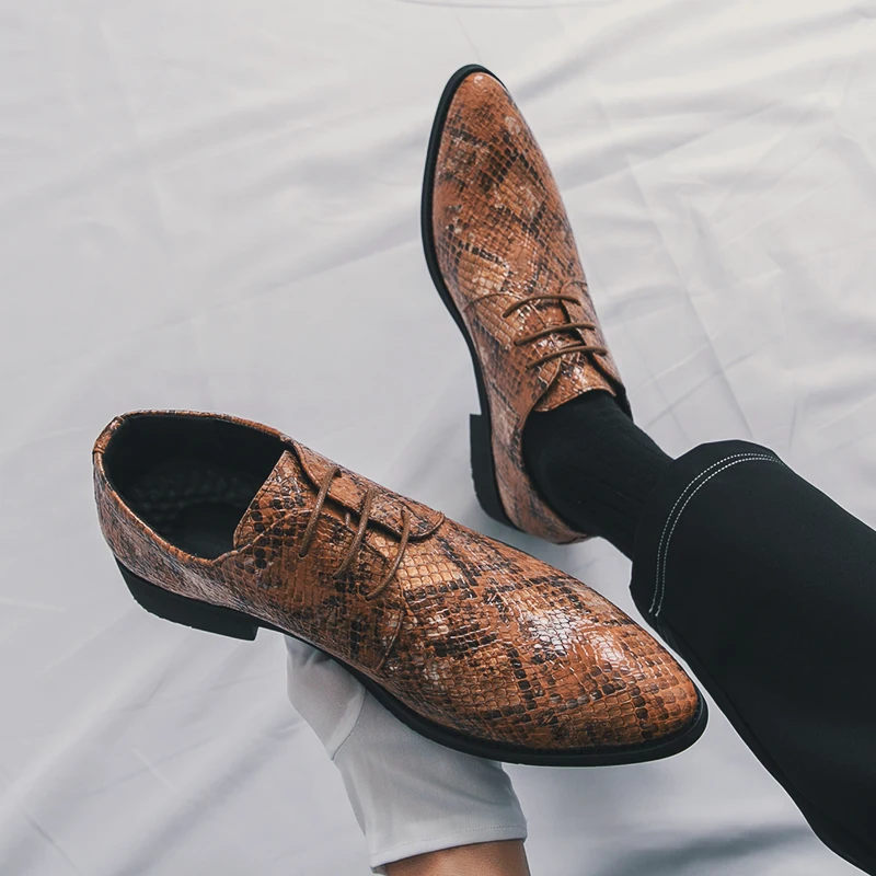 

Мужские новые кожаные туфли в дизайнерском стиле для отдыха, вечеринок или работы, размеры 38-46, популярная модель для взрослых, большие размеры, обувь для жениха на свадьбу.