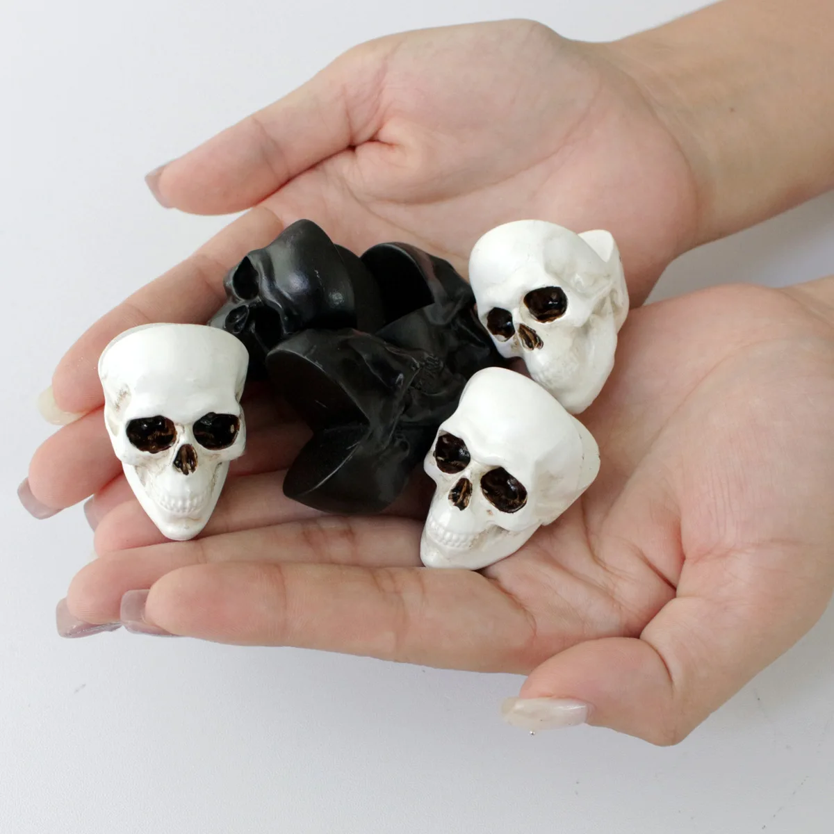 

6-Piece Skull Plant Coasters Set - Resin Halloween Decor for Home & Outdoor Decor