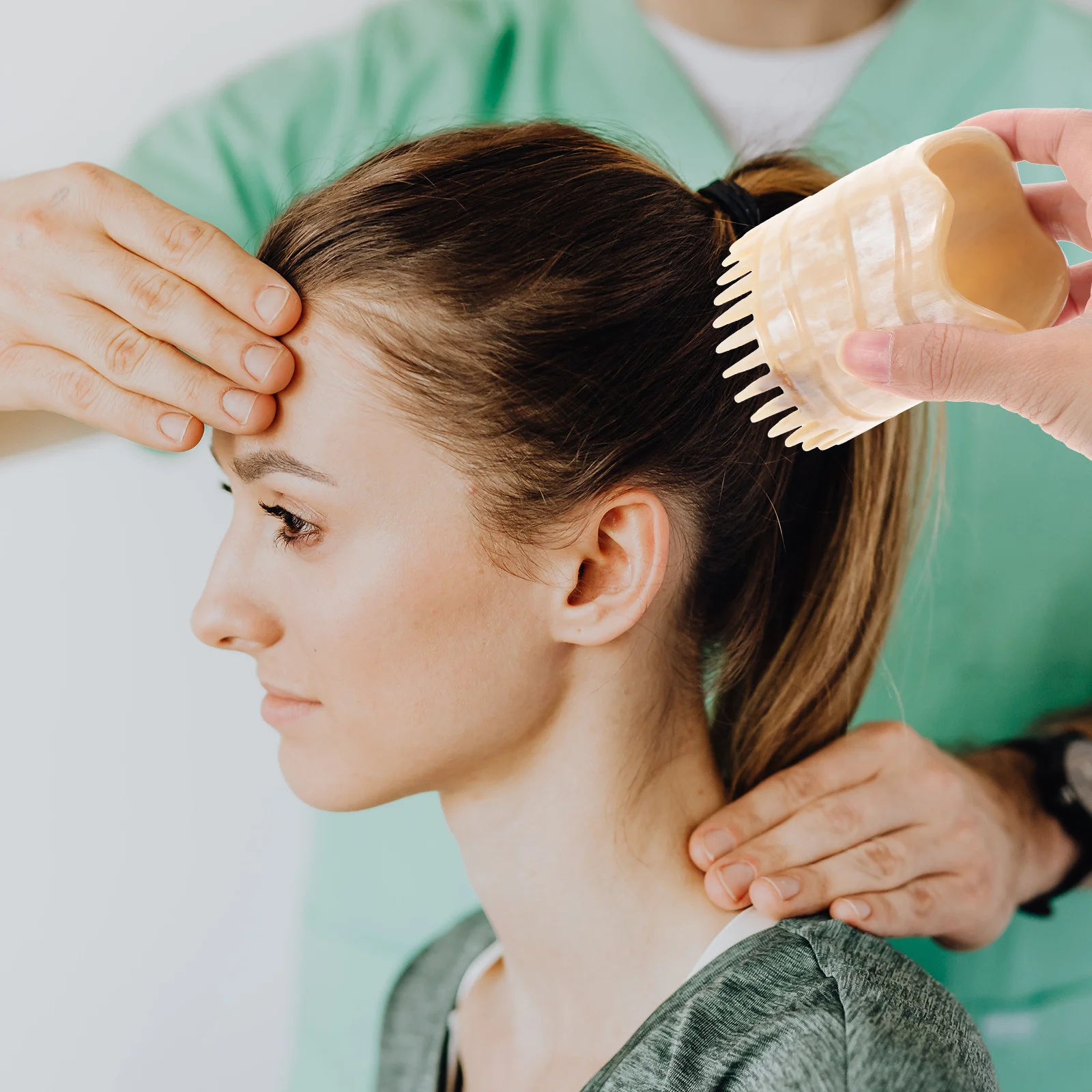 فرشاة شامبو للشعر ذات الأسنان الدقيقة، مدلك عملي لفروة الرأس، مشط تدليك محمول متين وصديق للبيئة ومقبض ناعم