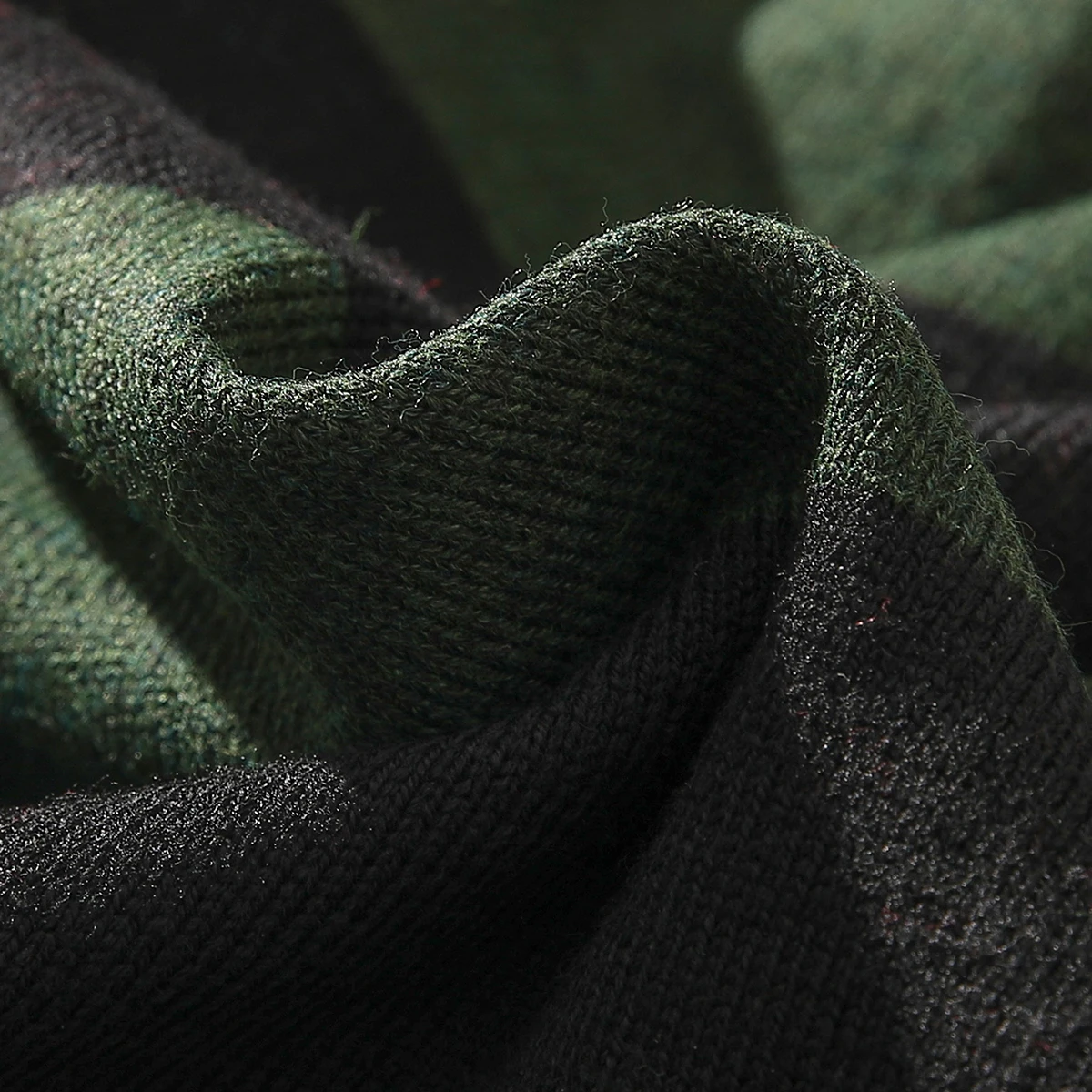 Men's New Autumn and Winter Warm Knitwear, Pullover Striped Knit Sweater