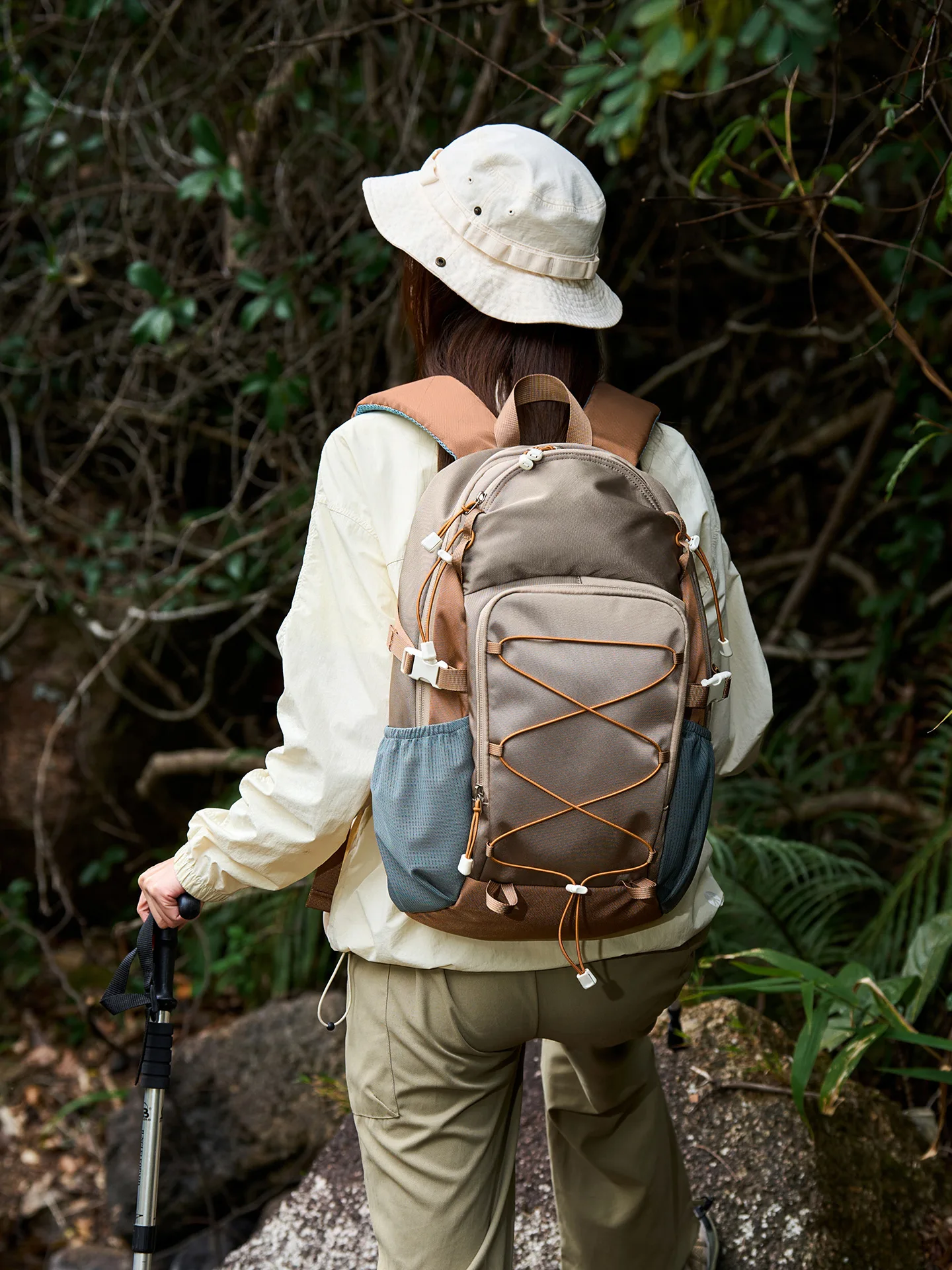 

Backpack 23L Outdoor Mountaineering Hiking Lightweight Waterproof Durable School Bag Women's Casual Backpack