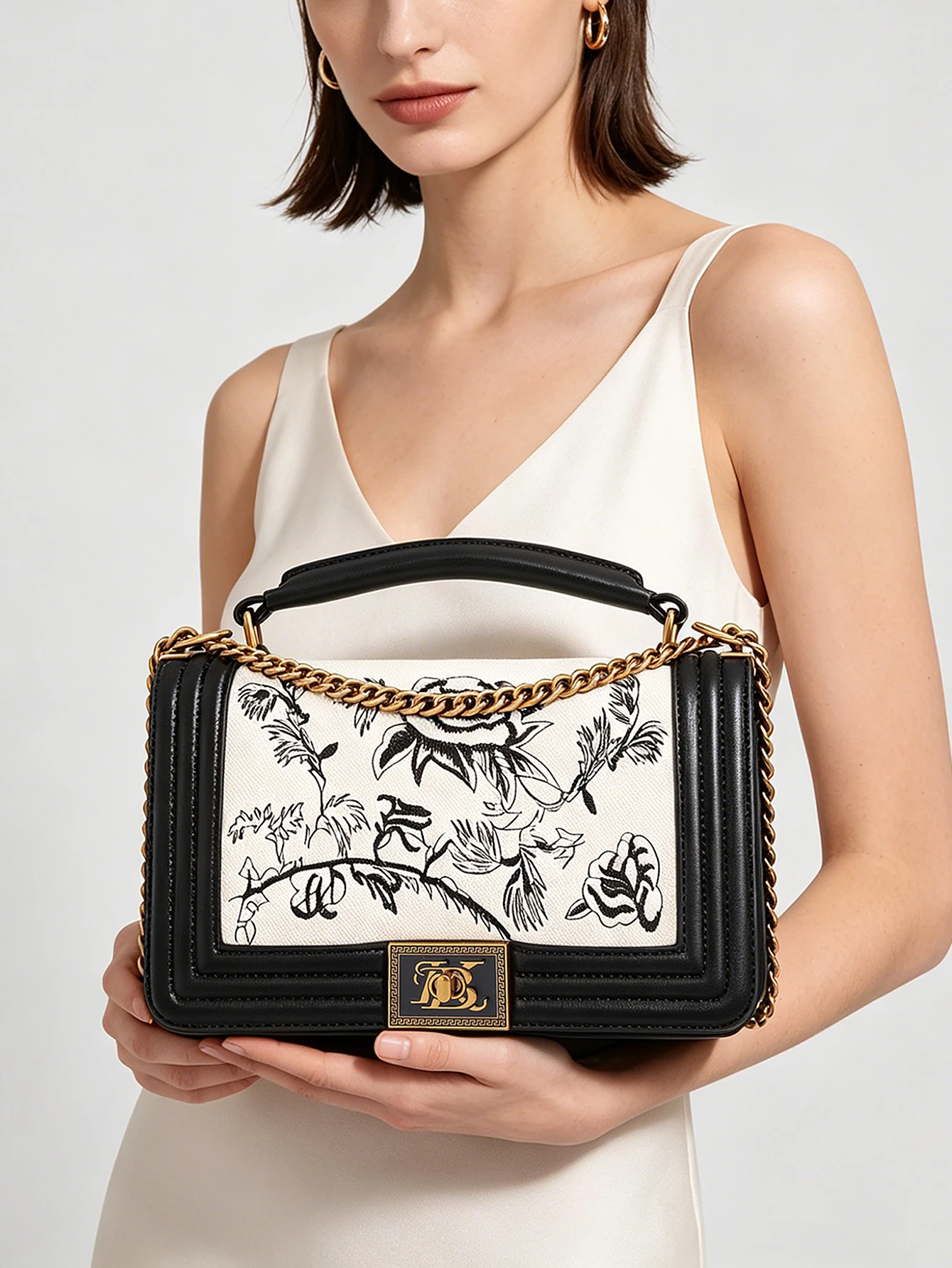 2026 fashionable, luxurious and elegant ladies' handbags, high-grade chain handbag, unique heavy industry lock, embroidery and p
