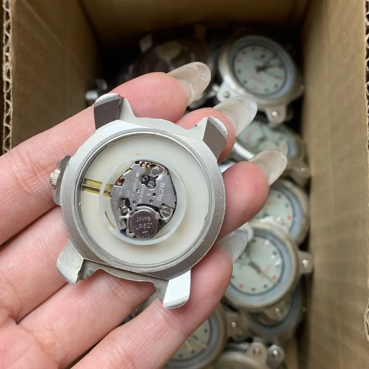 Vintage Y2k watch head quartz movement ufo spaceship watch dial can be installed 20mm strap